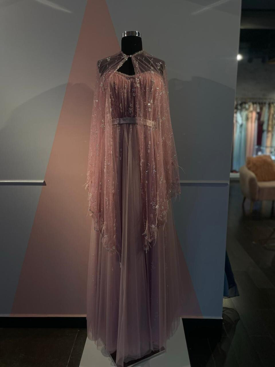 VESTIDO LARGO 	COLOR	ROSADO	PINK	DE	TALLA:	46	EU	/	14	US