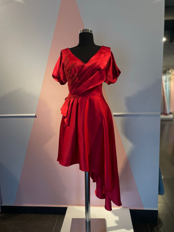 Vestido corto color rojo de diversas tallas