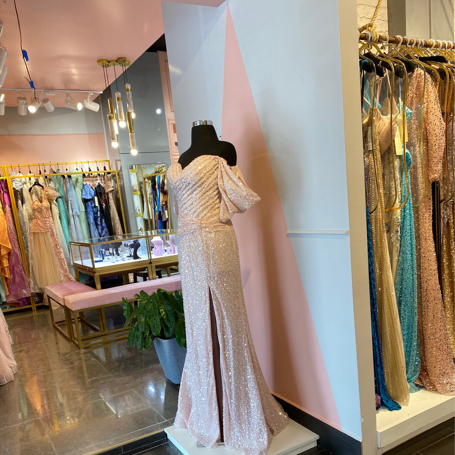 VESTIDO LARGO CON DESCUENTO DEL 30% CORTE SIRENA COLOR ROSADO