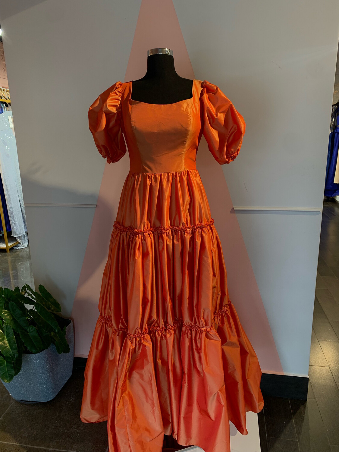 VESTIDO LARGO 	COLOR	ANARANJADO	ORENGE	DE	TALLA:	44	EU	/	12	US