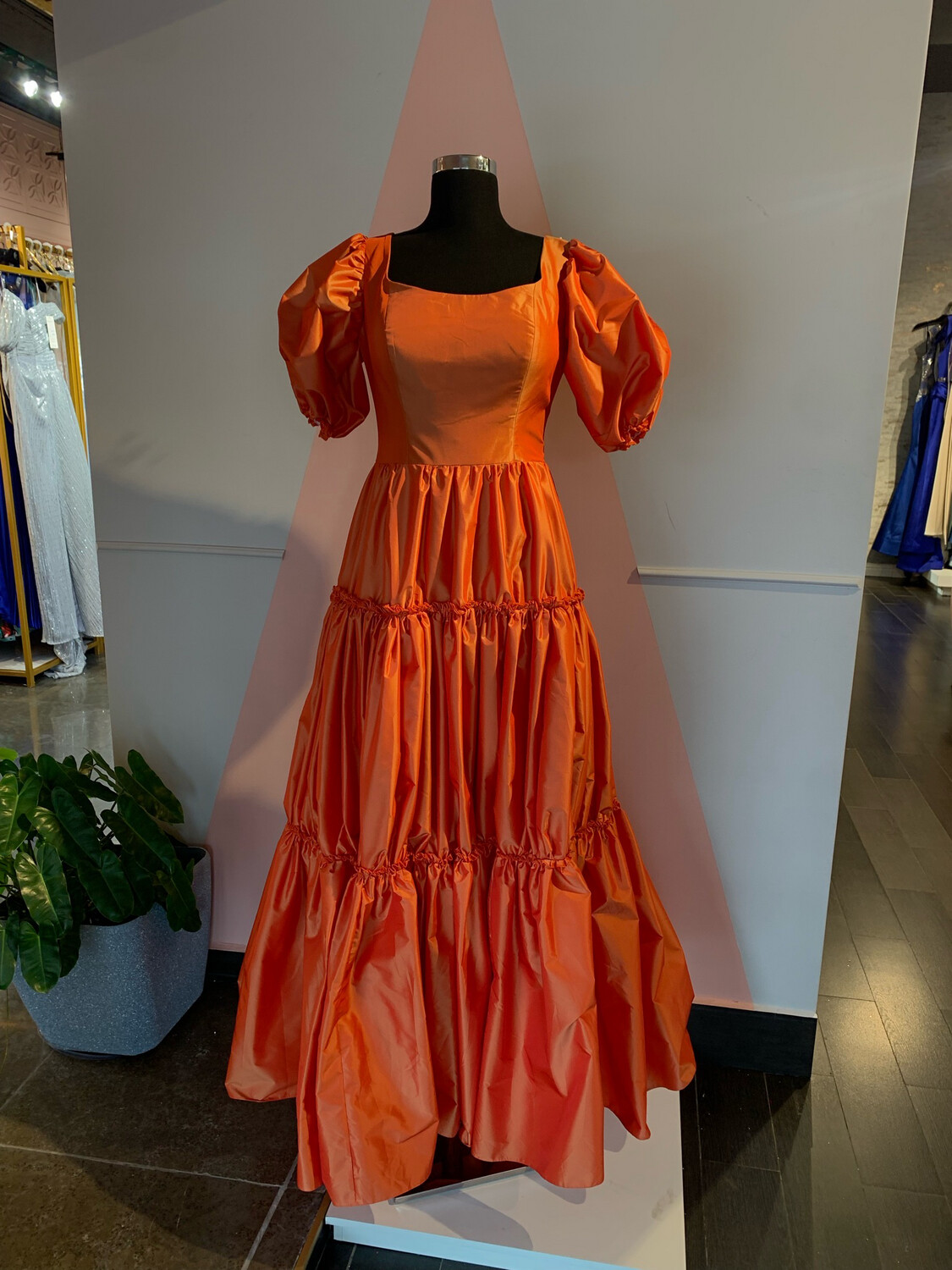 VESTIDO LARGO 	COLOR	ANARANJADO	ORENGE	DE	TALLA:	44	EU	/	12	US