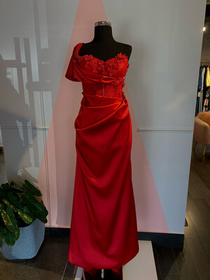 Vestido largo estraple con corset, color rojo. Talla L