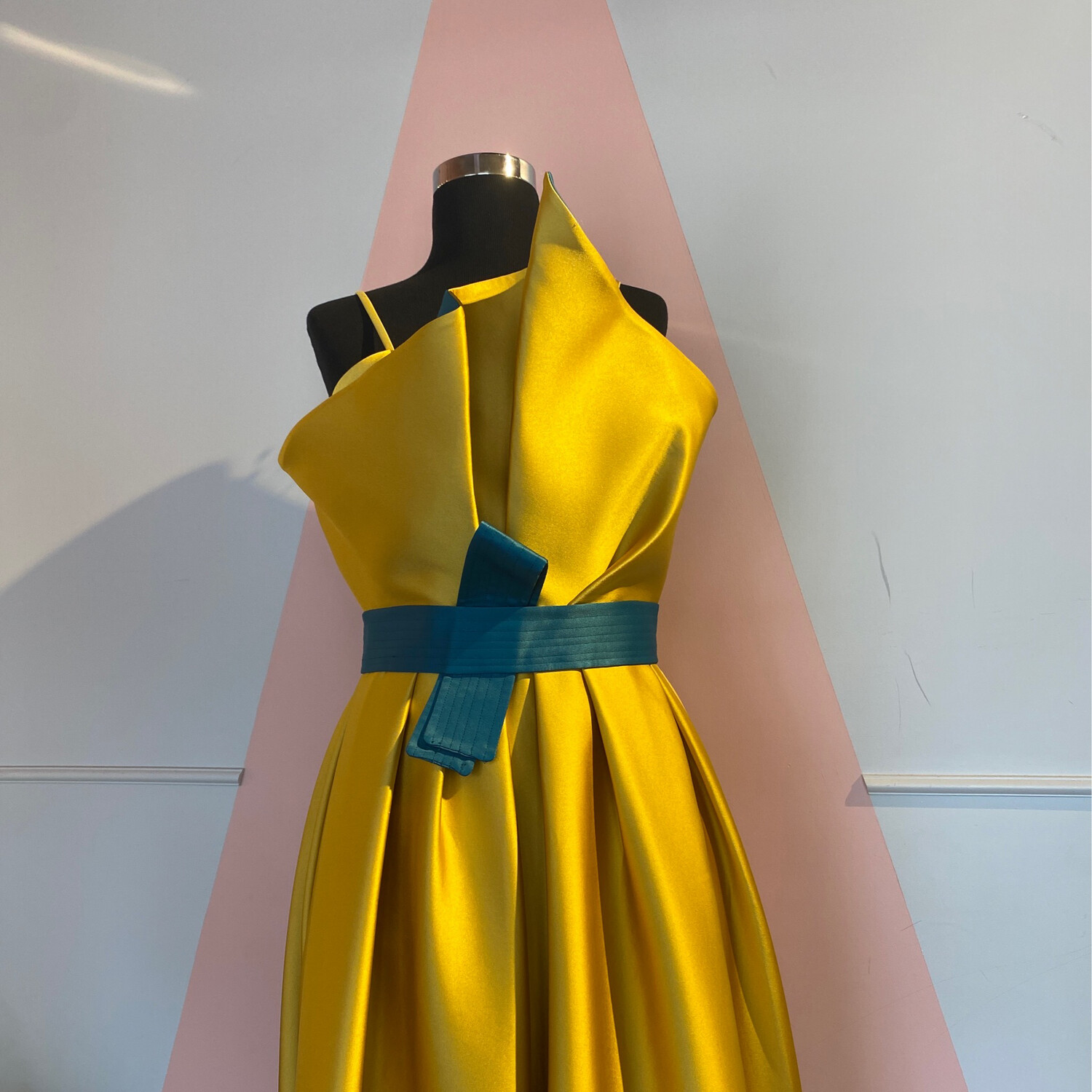 VENDIDO - VESTIDO LARGO AMARILLO VENDIDO - VESTIDO LARGO AMARILLO