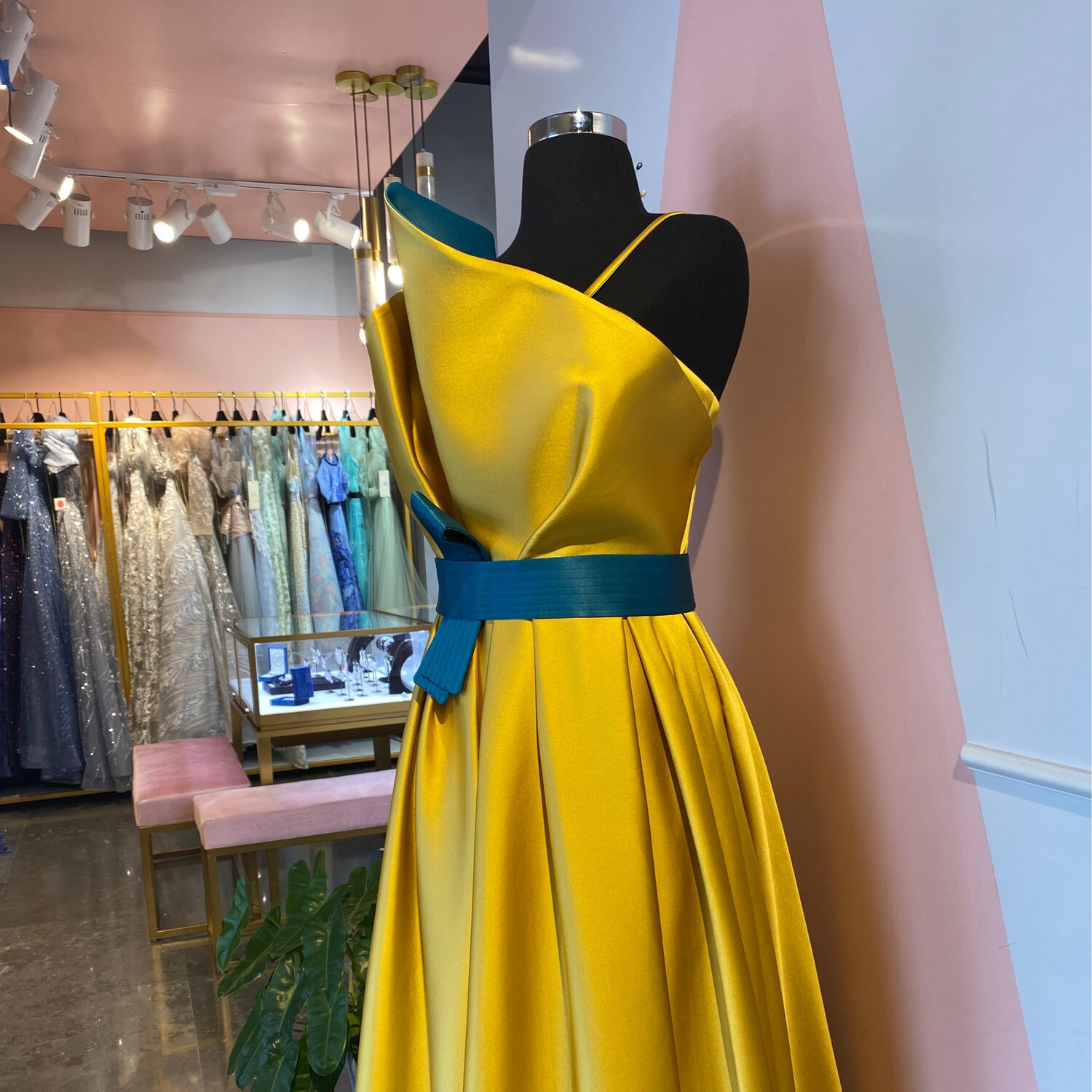 VENDIDO - VESTIDO LARGO AMARILLO VENDIDO - VESTIDO LARGO AMARILLO