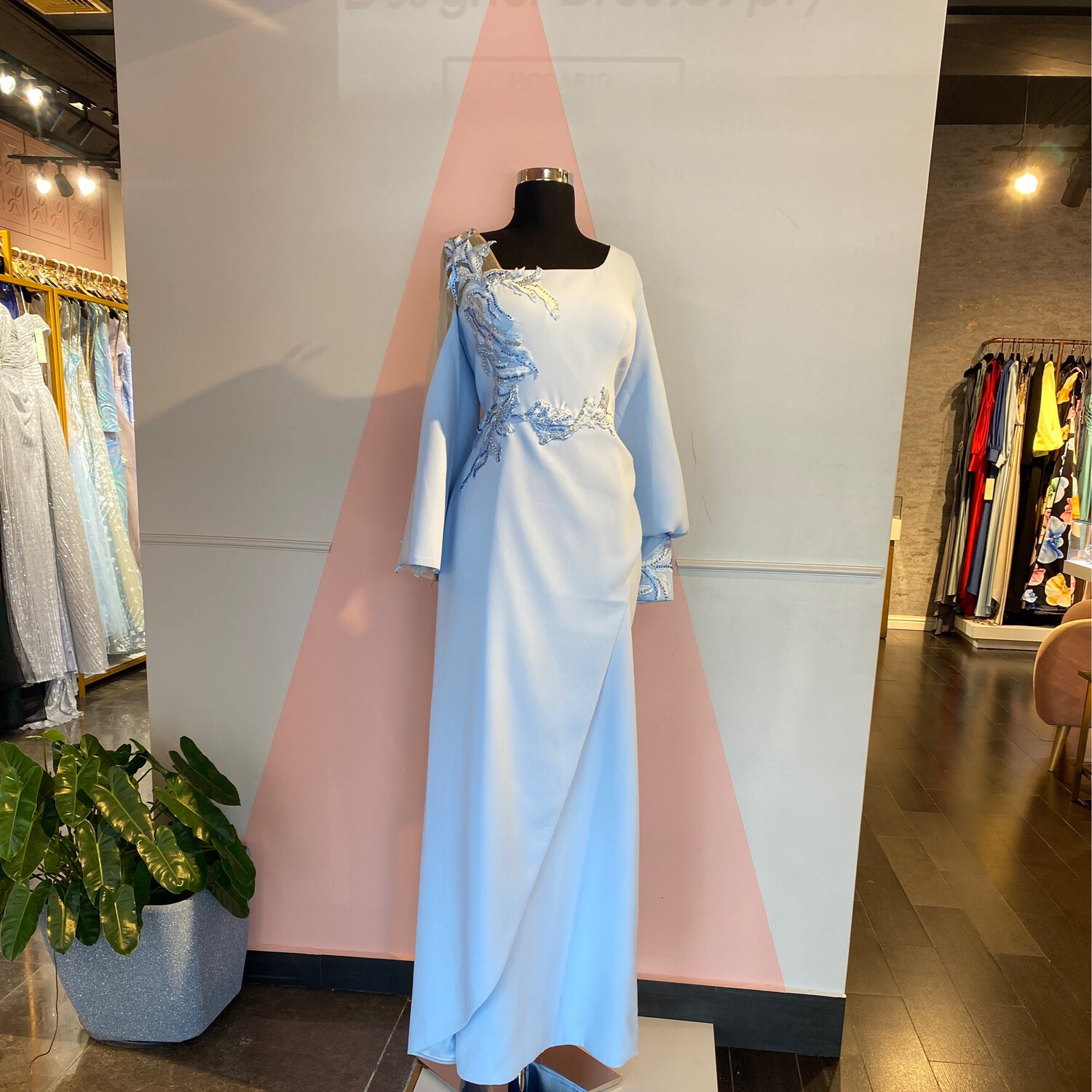 VENDIDO 2025 - VESTIDO LARGO 	COLOR	CELESTE	TALLA:	52	EU	o	20	US VENDIDO 2025 - VESTIDO LARGO 	COLOR	CELESTE	TALLA:	52	EU	o	20	US