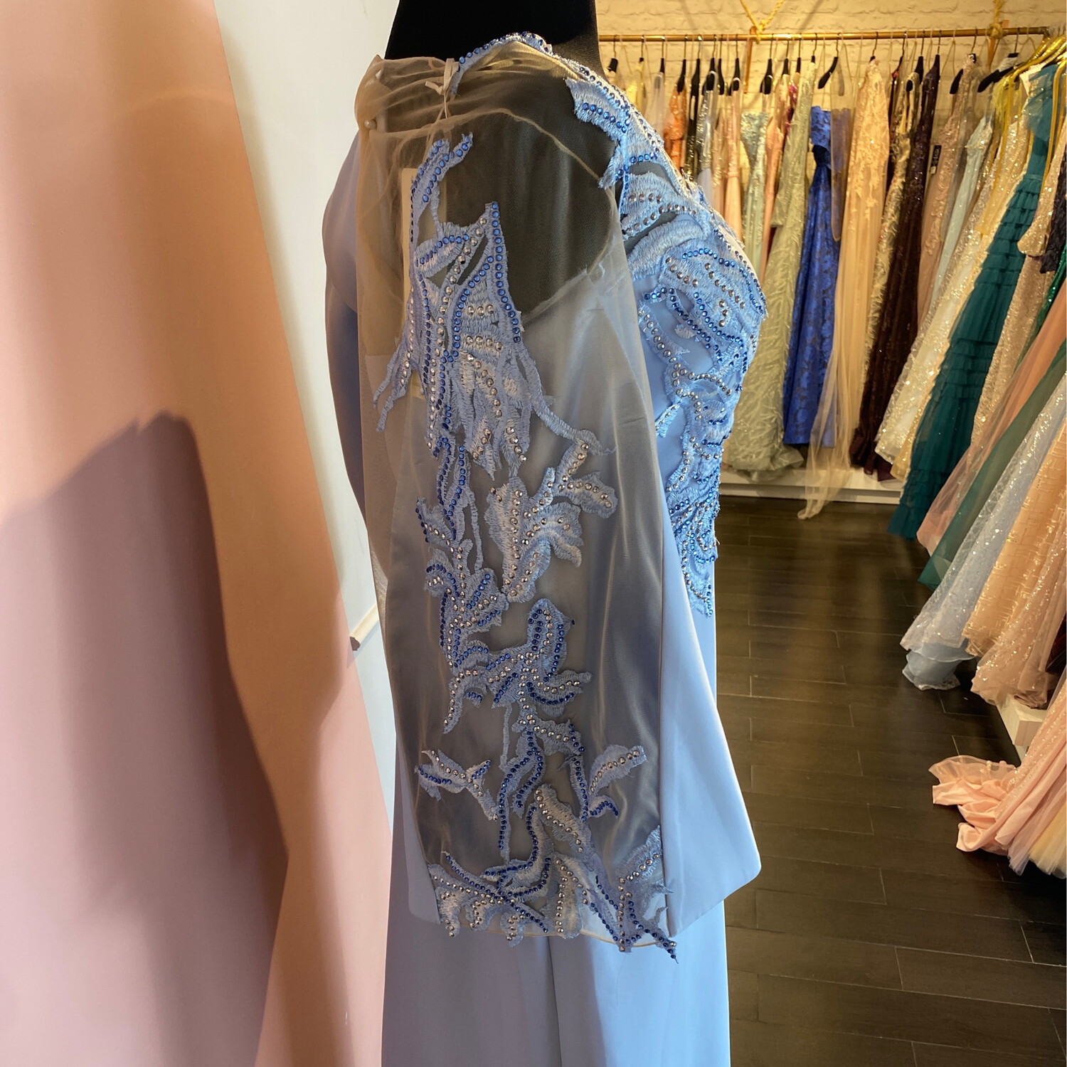 VENDIDO 2025 - VESTIDO LARGO 	COLOR	CELESTE	TALLA:	52	EU	o	20	US VENDIDO 2025 - VESTIDO LARGO 	COLOR	CELESTE	TALLA:	52	EU	o	20	US