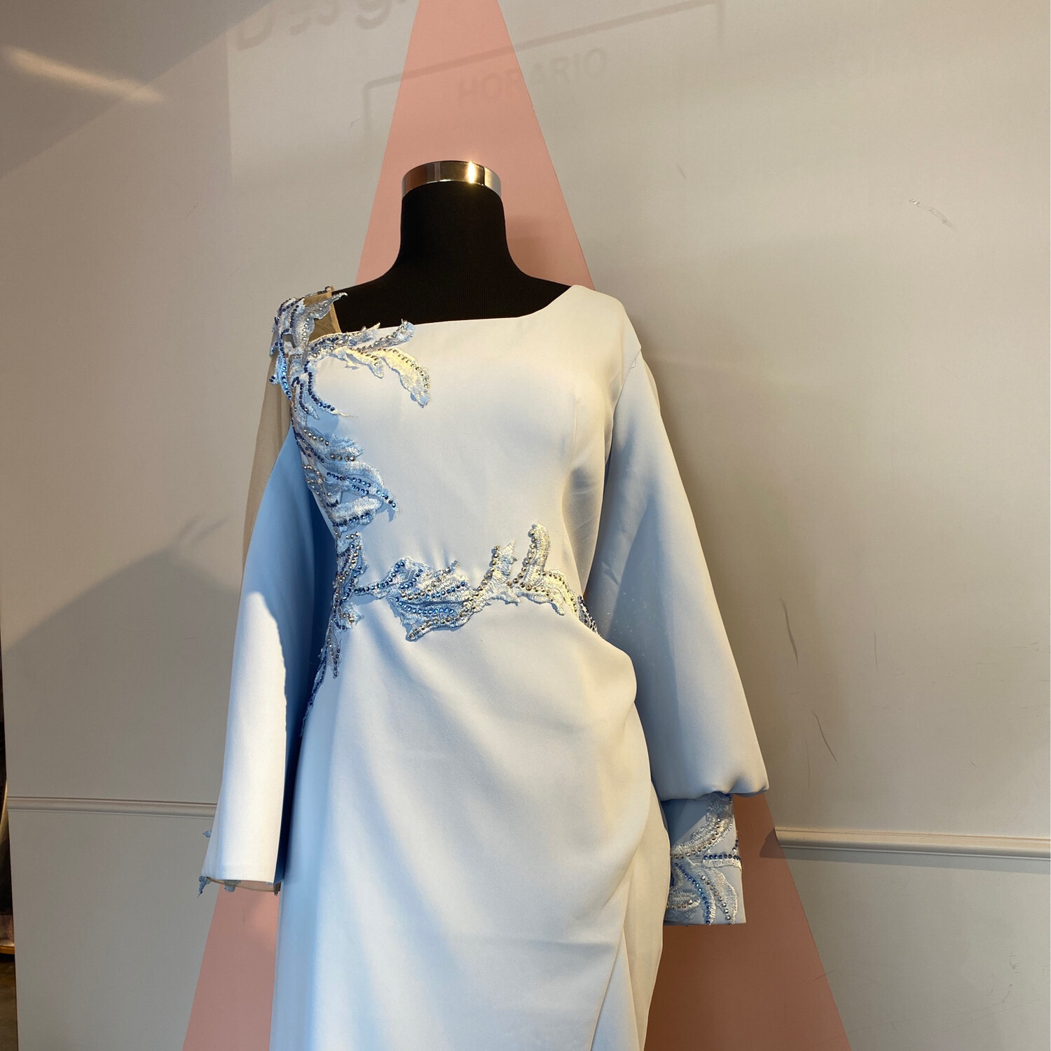 VENDIDO 2025 - VESTIDO LARGO 	COLOR	CELESTE	TALLA:	52	EU	o	20	US VENDIDO 2025 - VESTIDO LARGO 	COLOR	CELESTE	TALLA:	52	EU	o	20	US