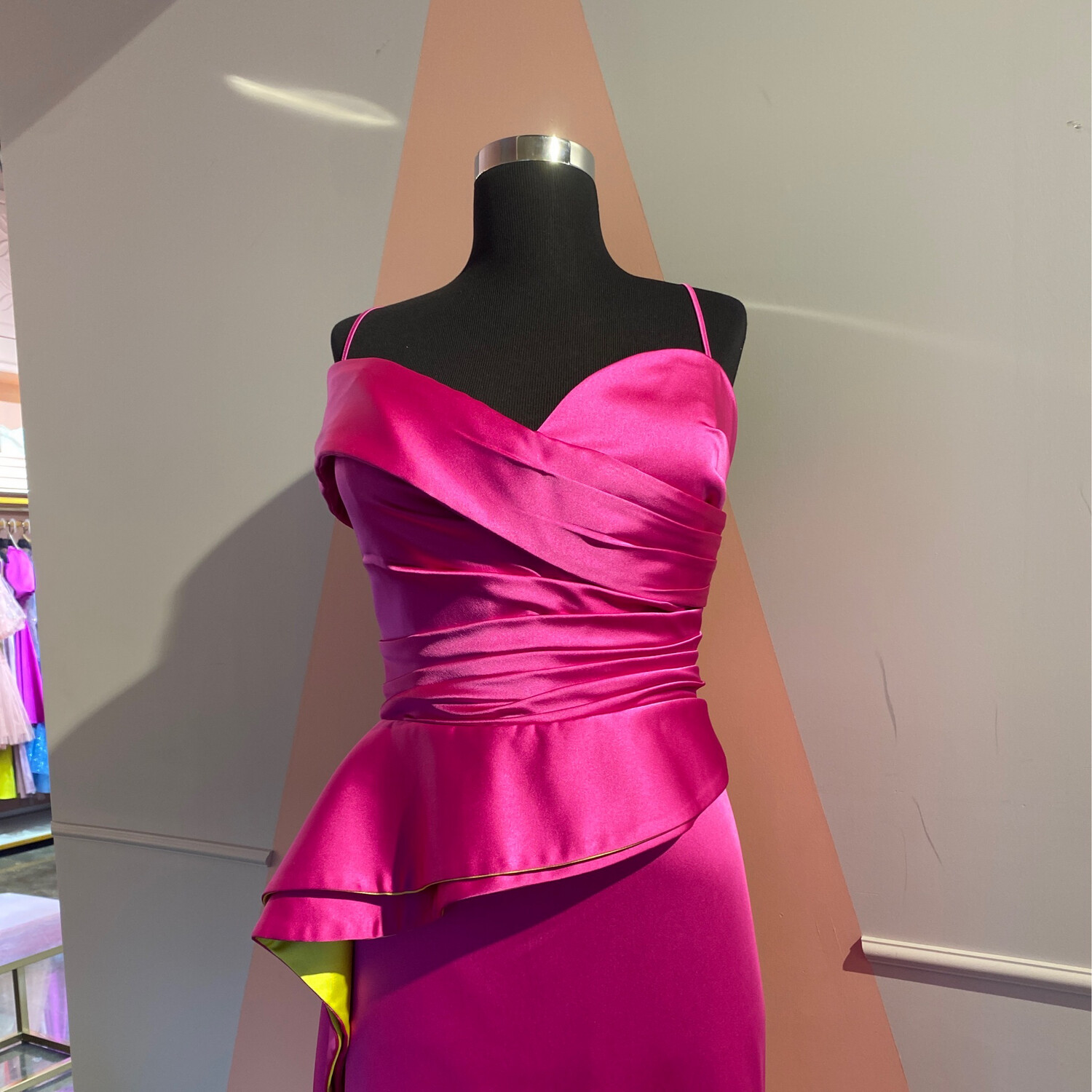 VENDIDO - VESTIDO LARGO ROSADO FUCSIA VENDIDO - VESTIDO LARGO ROSADO FUCSIA