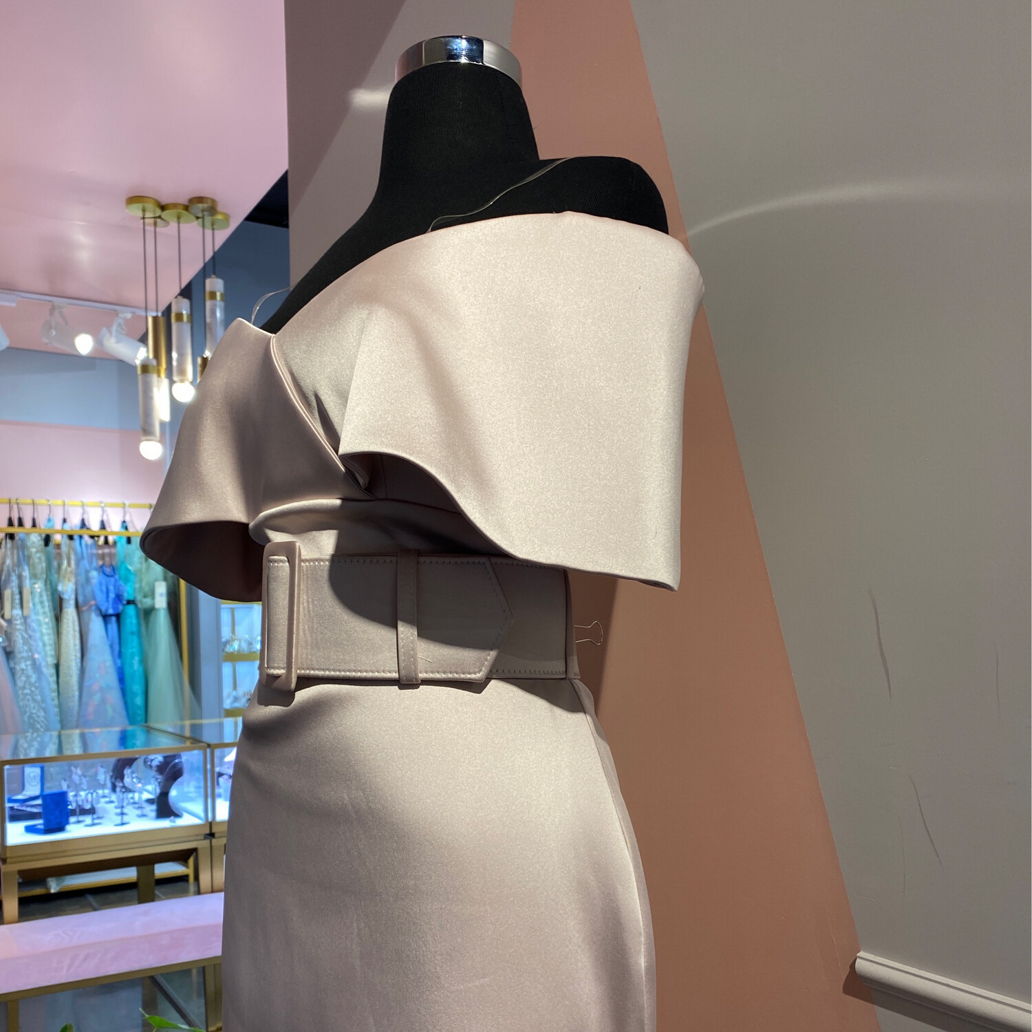 VENDIDO VESTIDO LARGO 	COLOR	ROSADO	TALLA:	40	EU	o	8	US VENDIDO VESTIDO LARGO 	COLOR	ROSADO	TALLA:	40	EU	o	8	US