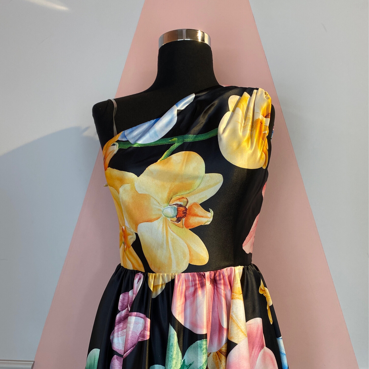 VESTIDO LARGO 	COLOR	NEGRO / FLOREADO	TALLA:	42	EU	o	10	US