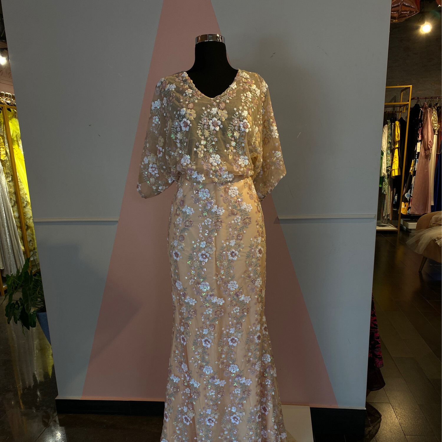 VESTIDO LARGO  EN DESCUENTO DEL 30% CORTE RECTO 	COLOR	DURAZNO