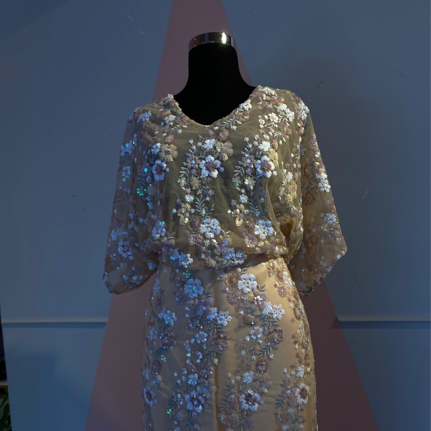 VESTIDO LARGO  EN DESCUENTO DEL 30% CORTE RECTO 	COLOR	DURAZNO