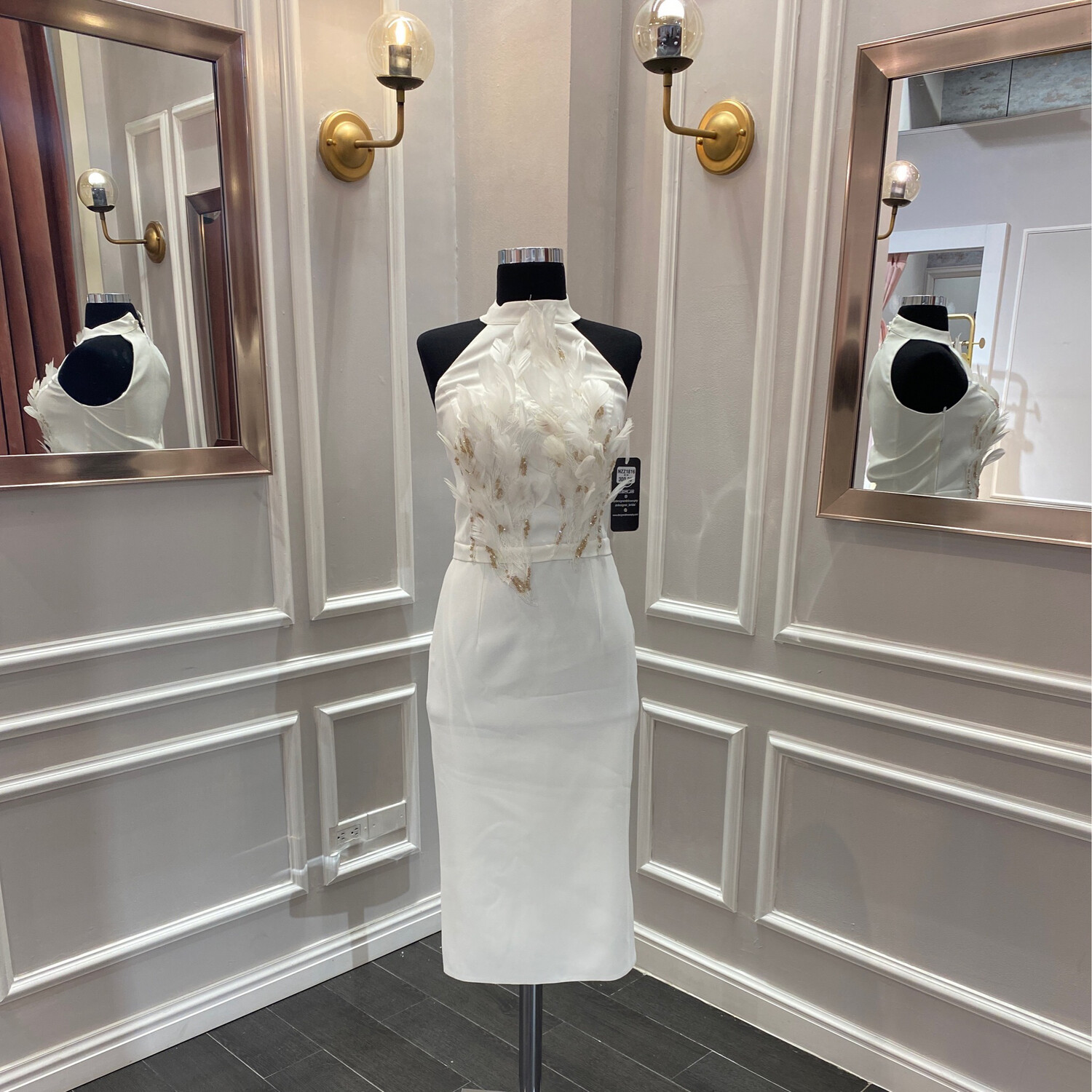 Vestido corto color blanco de diversas tallas