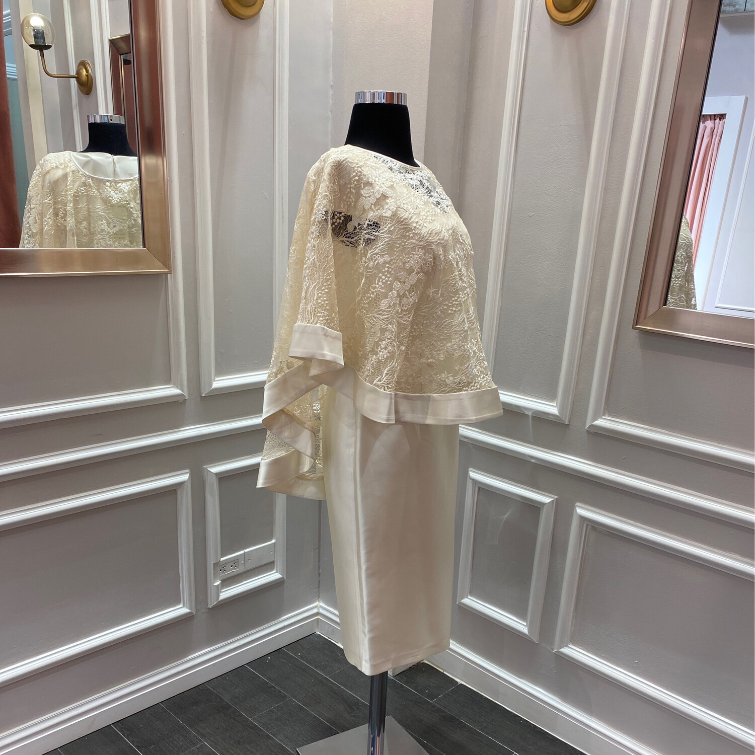 VESTIDO CORTO TUBO CON CAPA, BLANCO  DIFERENTES TALLAS