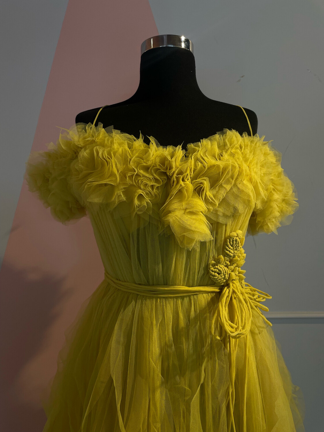 REBAJADO - VESTIDO LARGO 	COLOR	AMARILLO 	YELLOW	DE	TALLA:	38	EU	/	6	US