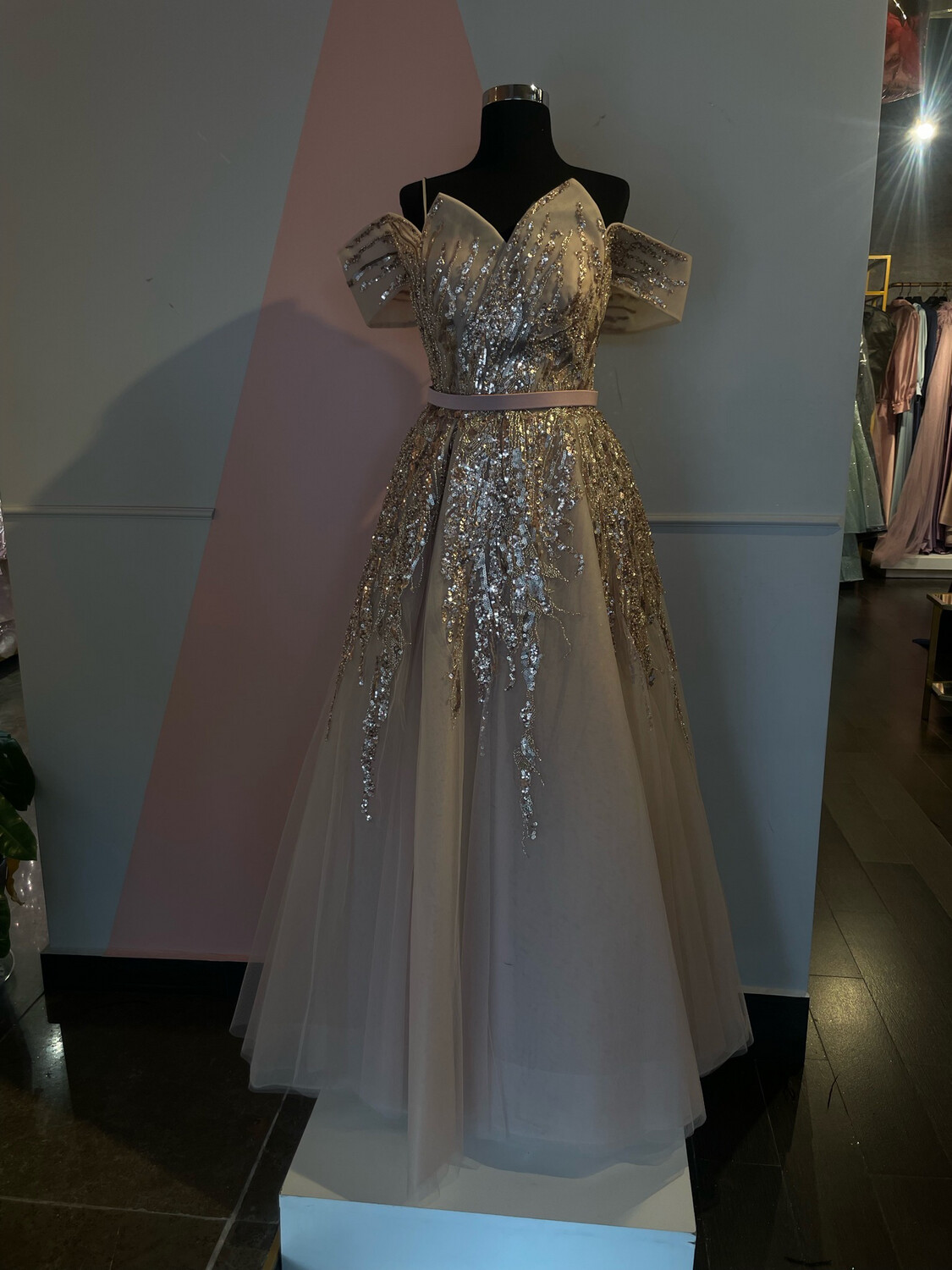 VESTIDO LARGO 	COLOR	ROSADO	ROSE GOLD	DE	TALLA:	44	EU	/	12	US