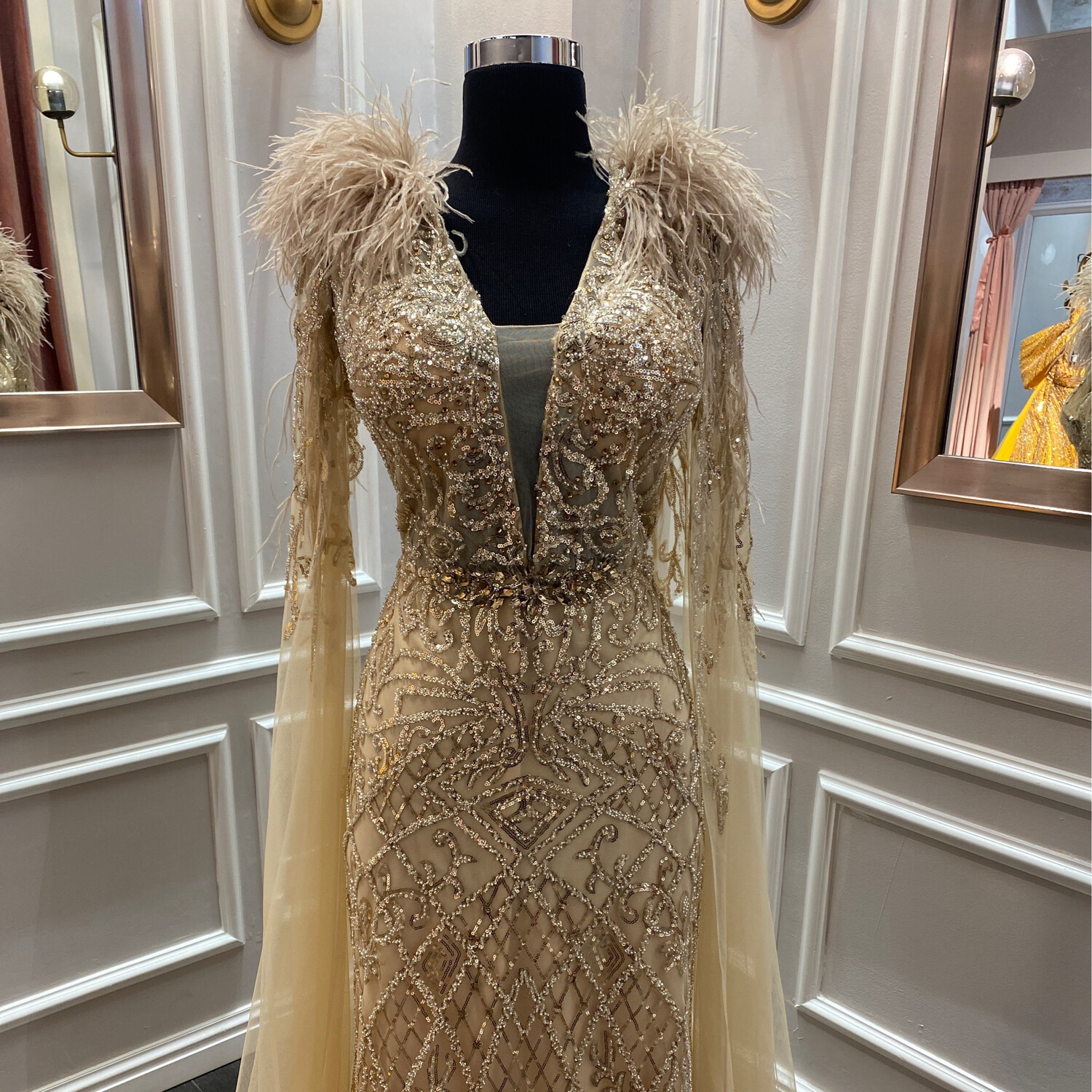 VESTIDO LARGO 	COLOR	DORADO	GOLD	DE	TALLA:	48	EU	/	16	US