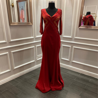 Vestido largo con mangas, color rojo. Talla M