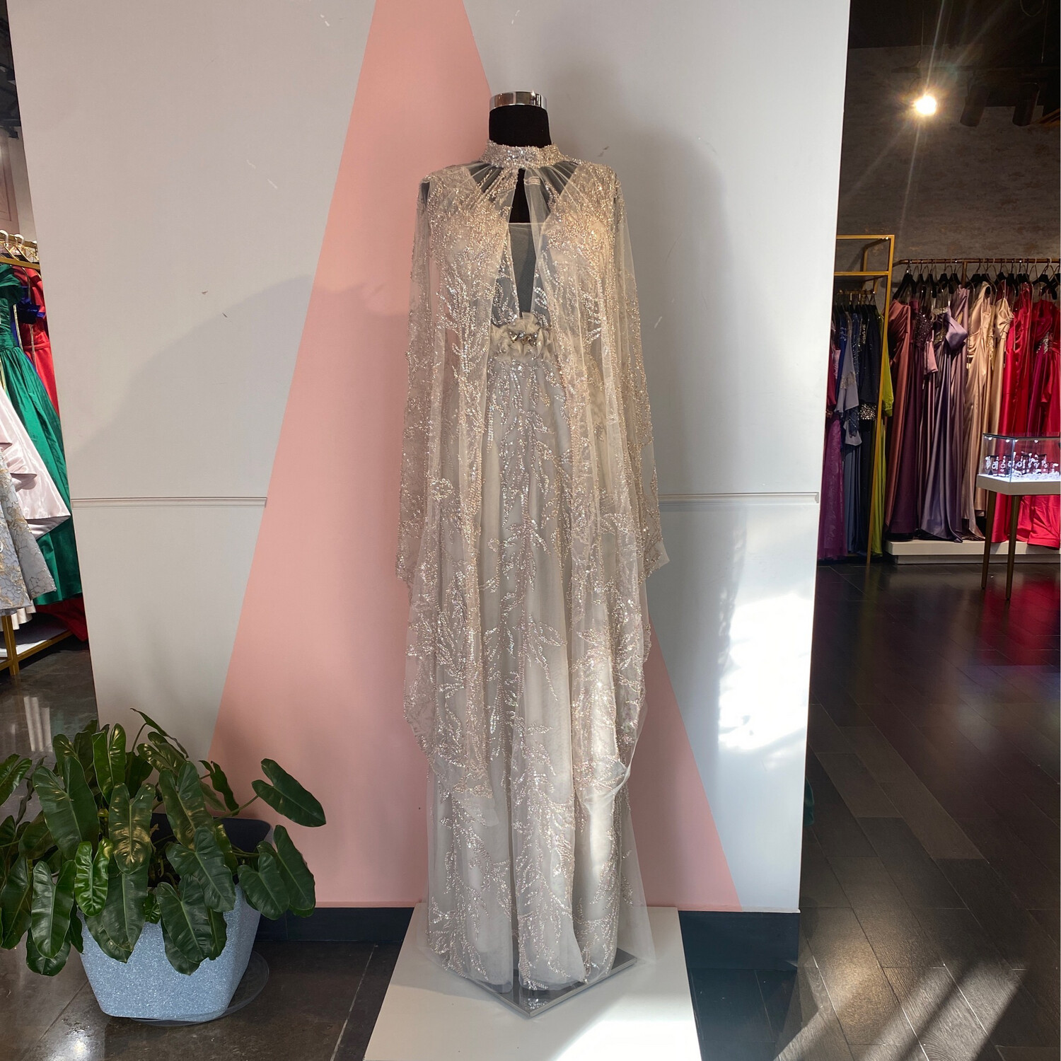 VESTIDO LARGO 	COLOR	CHAMPAÑA	(CHAMPAGNE)	DE	TALLA:	46	EU	/	14	US