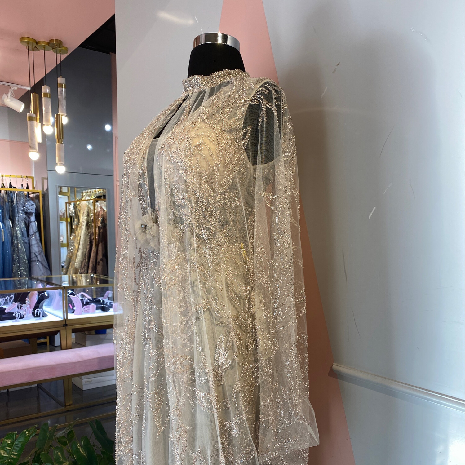 VESTIDO LARGO 	COLOR	CHAMPAÑA	(CHAMPAGNE)	DE	TALLA:	46	EU	/	14	US