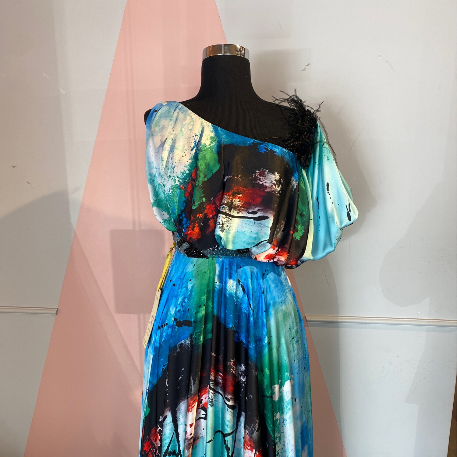 Vestido largo one shoulder , color aqua con estampados. Talla XS