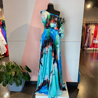 Vestido largo one shoulder , color aqua con estampados. Talla XS