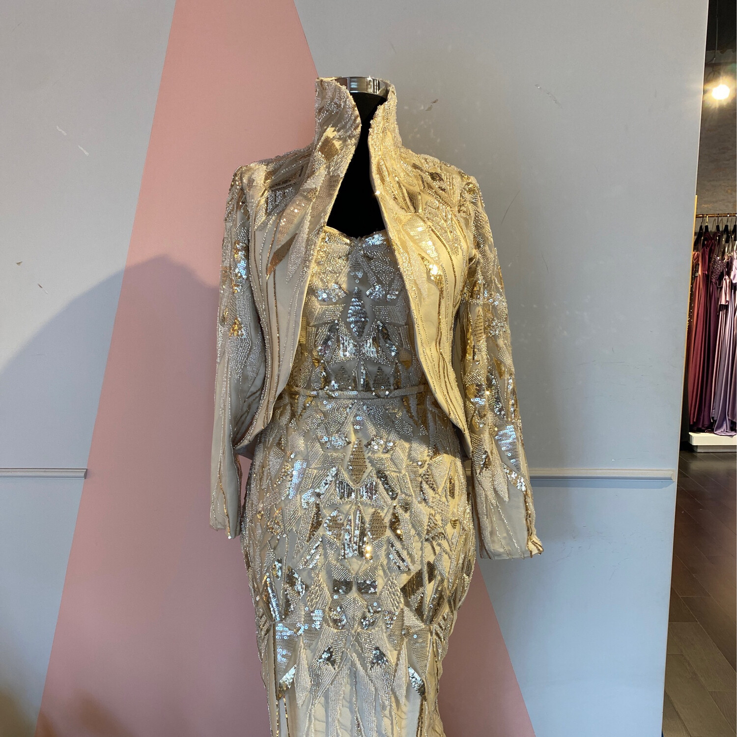 VESTIDO LARGO 	COLOR	BEIGE/GOLD	TALLA:	46	EU	/	14	US