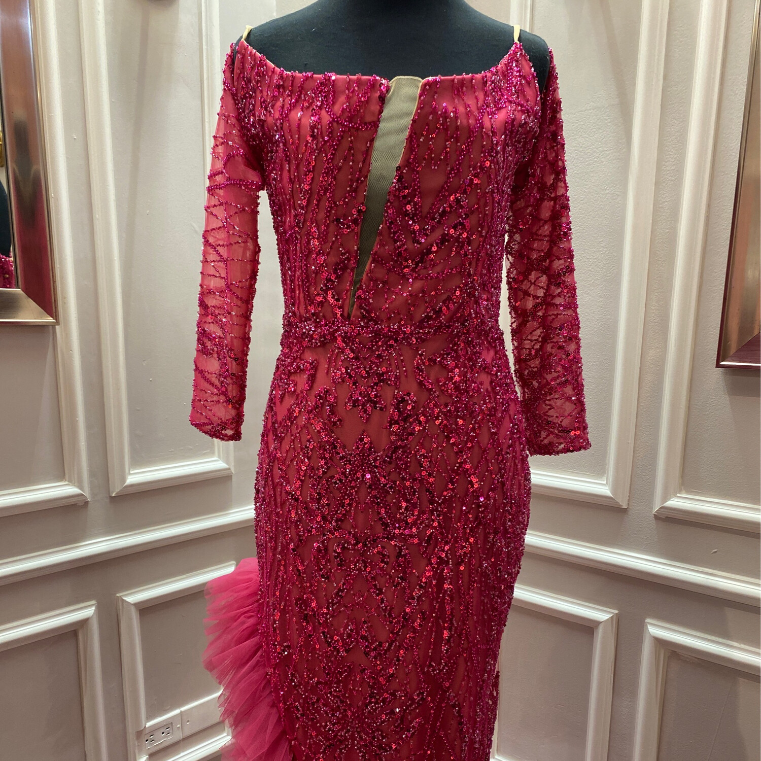 REBAJADO - VESTIDO LARGO 	COLOR	FUCSIA	TALLA:	44	EU	/	12	US