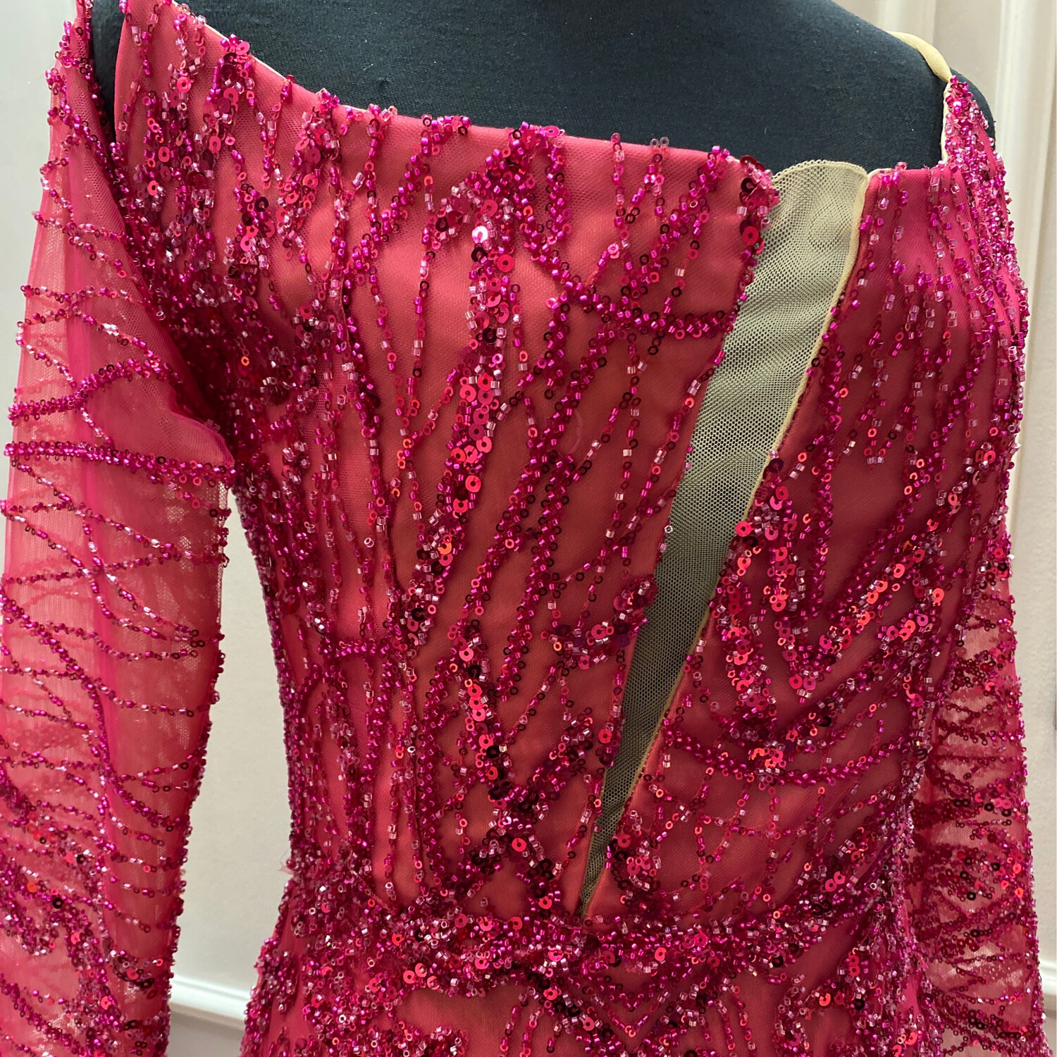 REBAJADO - VESTIDO LARGO 	COLOR	FUCSIA	TALLA:	44	EU	/	12	US