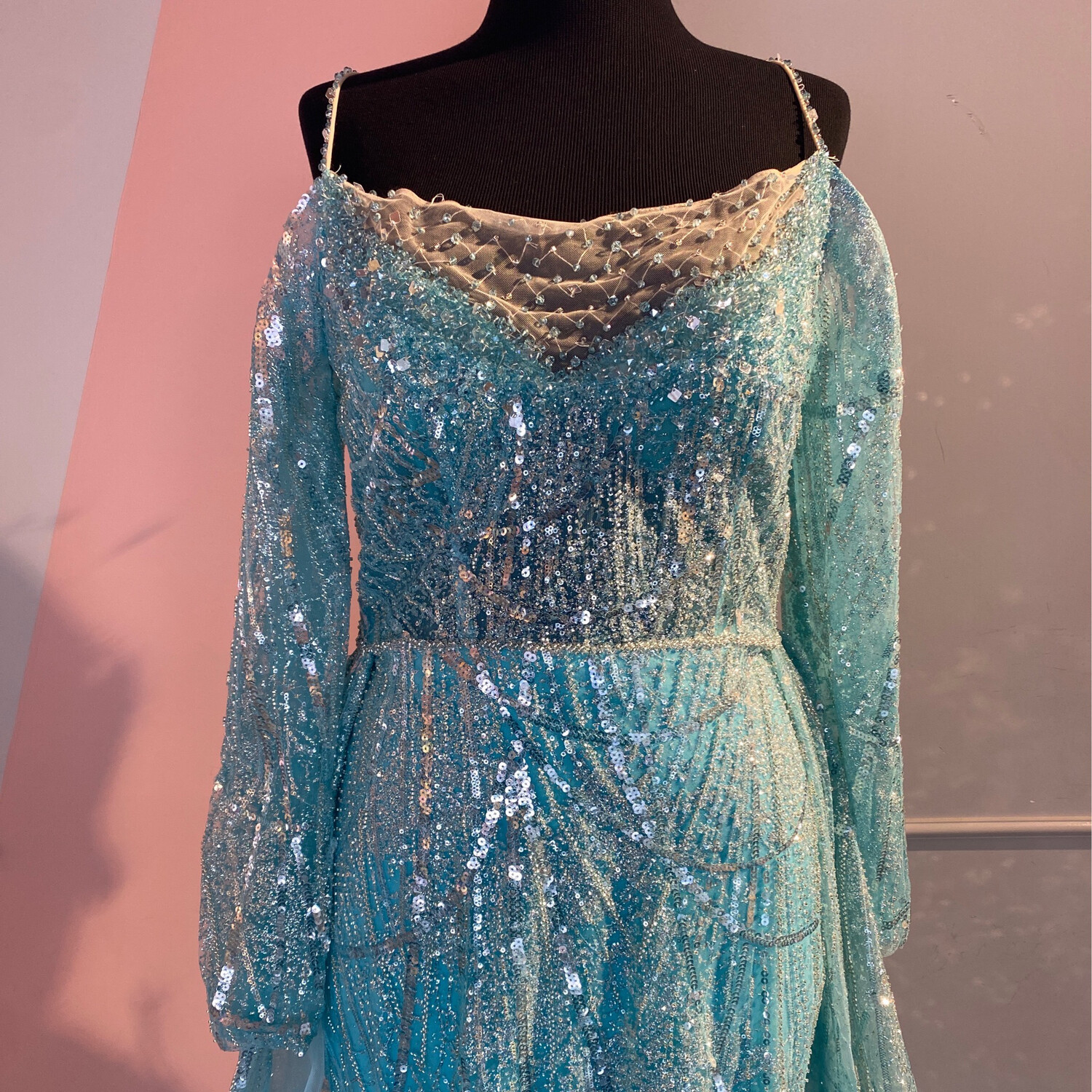 Vestido largo de color aqua de talla 44