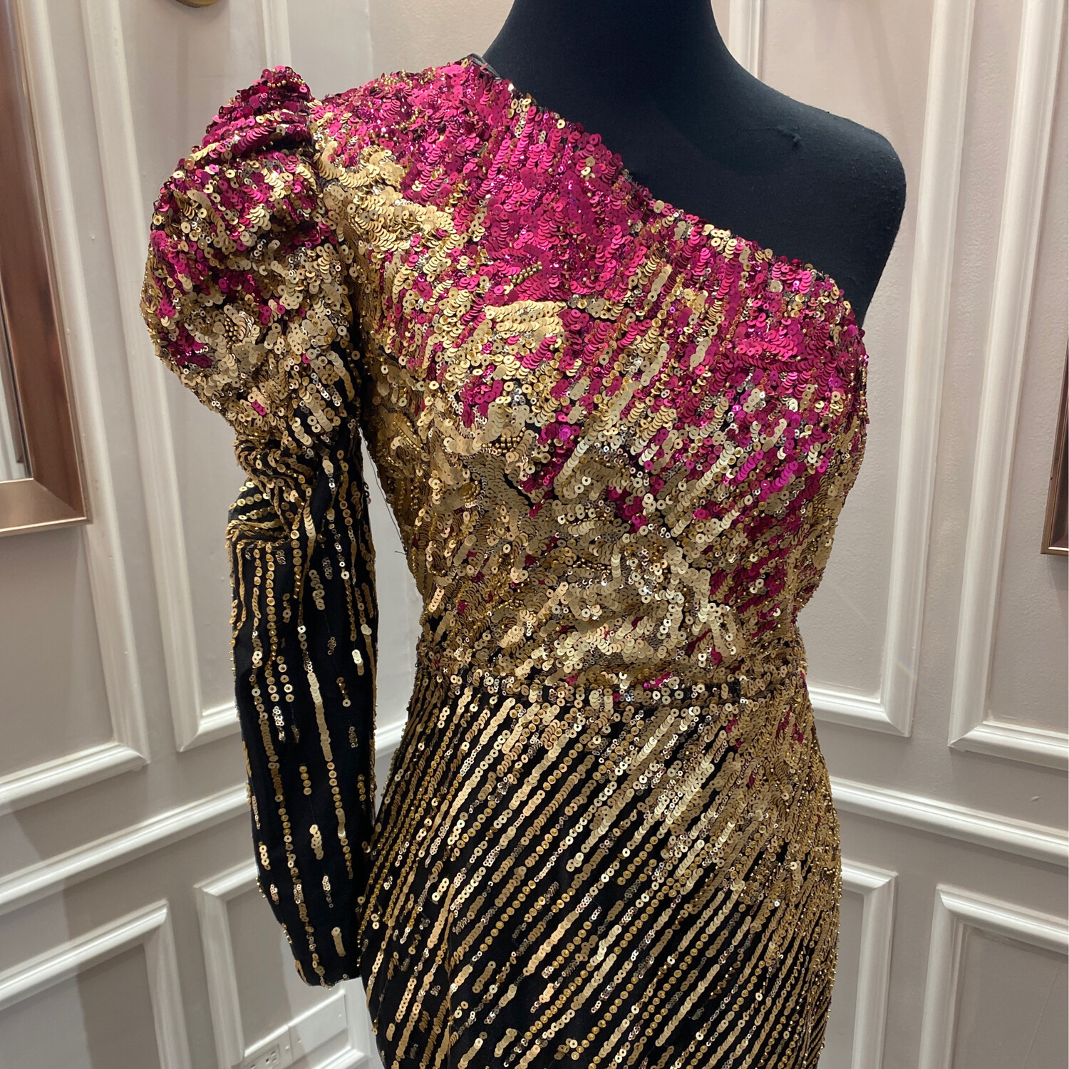 VESTIDO LARGO 	COLOR	NEGRO /DORADO	TALLA:	44	EU	/	12	US