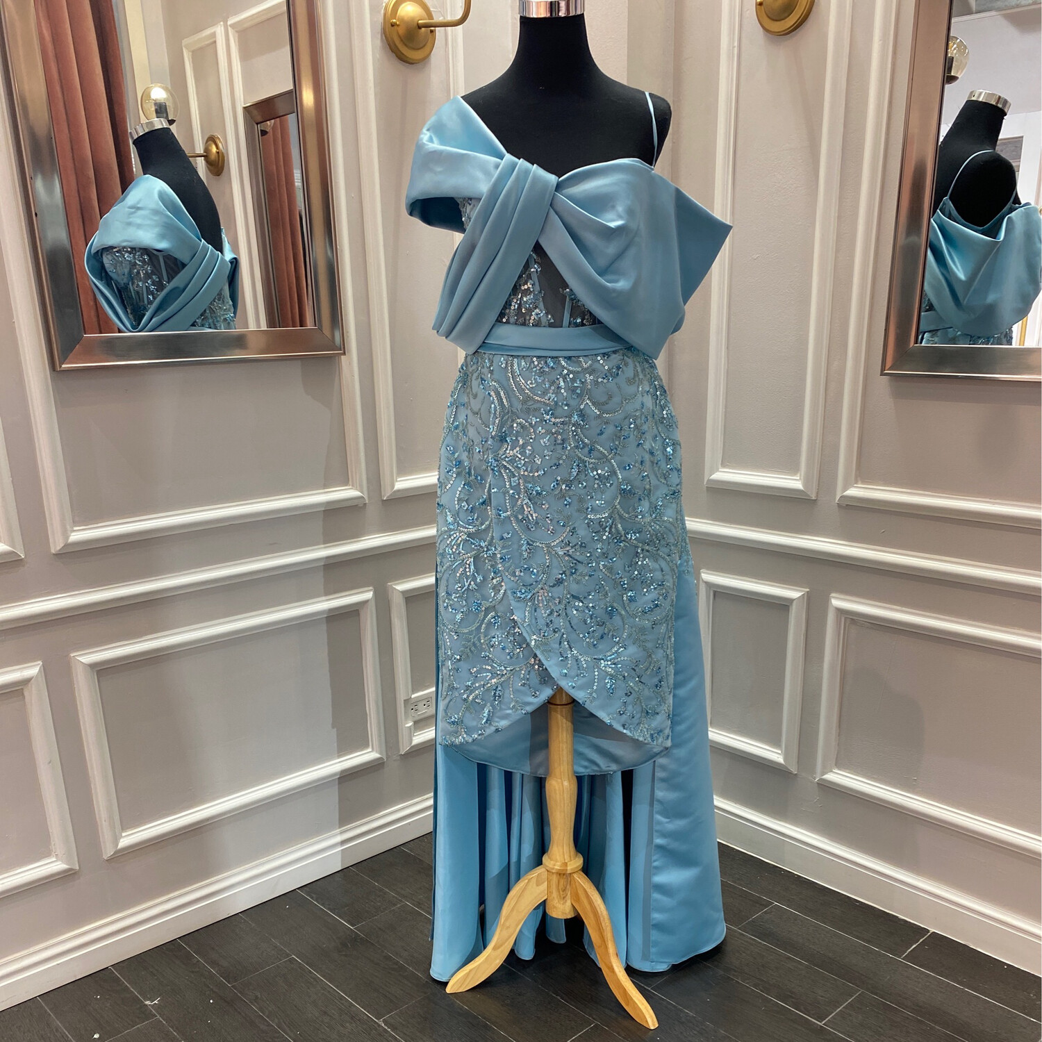 VESTIDO CORTO - CELESTE - TALLA 44