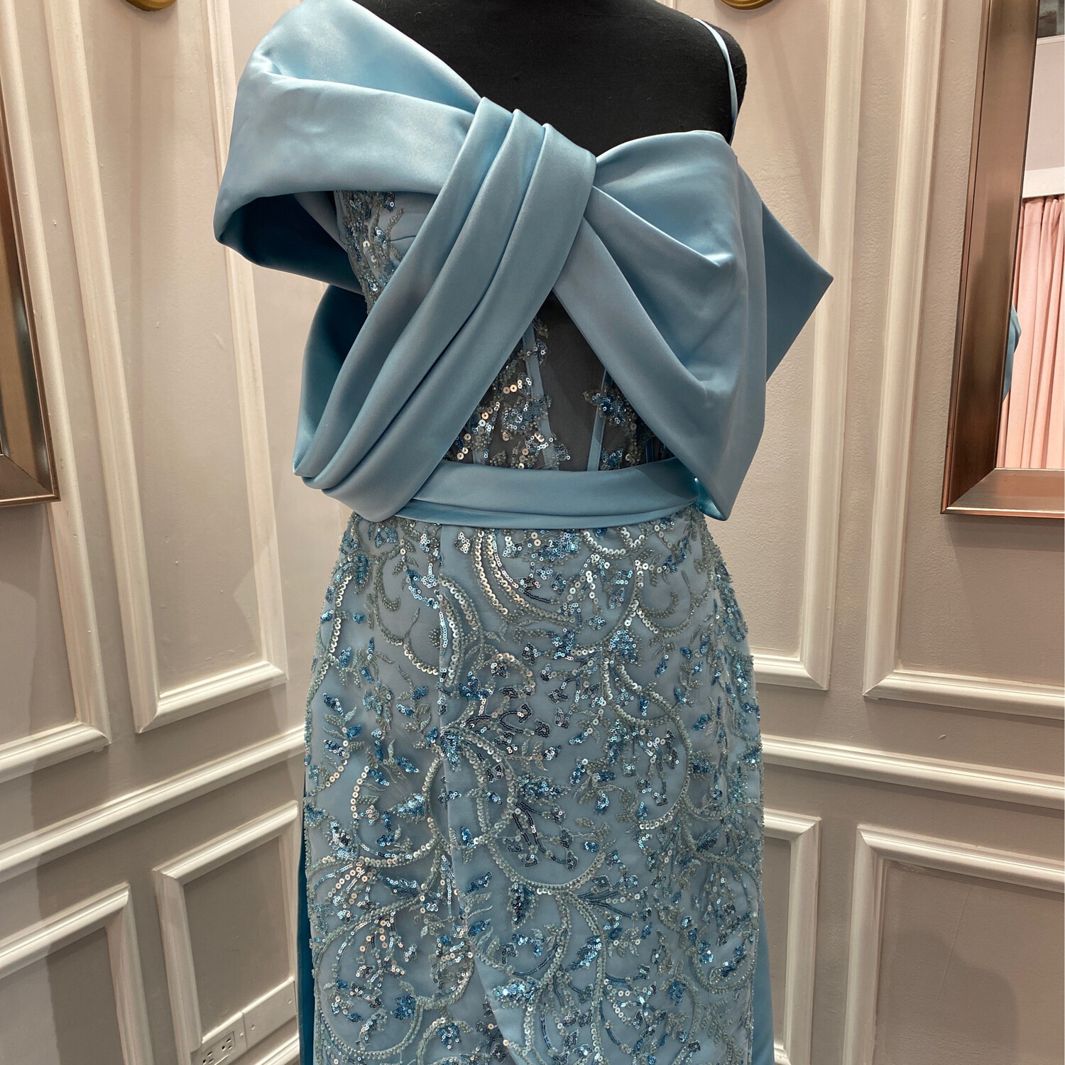 VESTIDO CORTO - CELESTE - TALLA 44