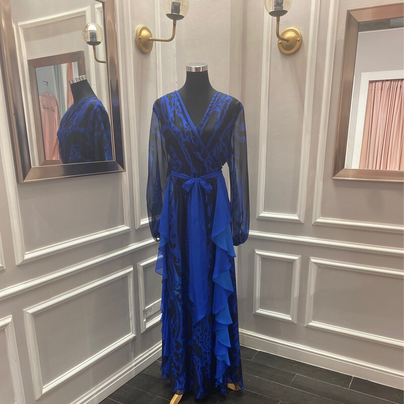 Vestido largo corte recto con mangas, color negro con azul. Talla L