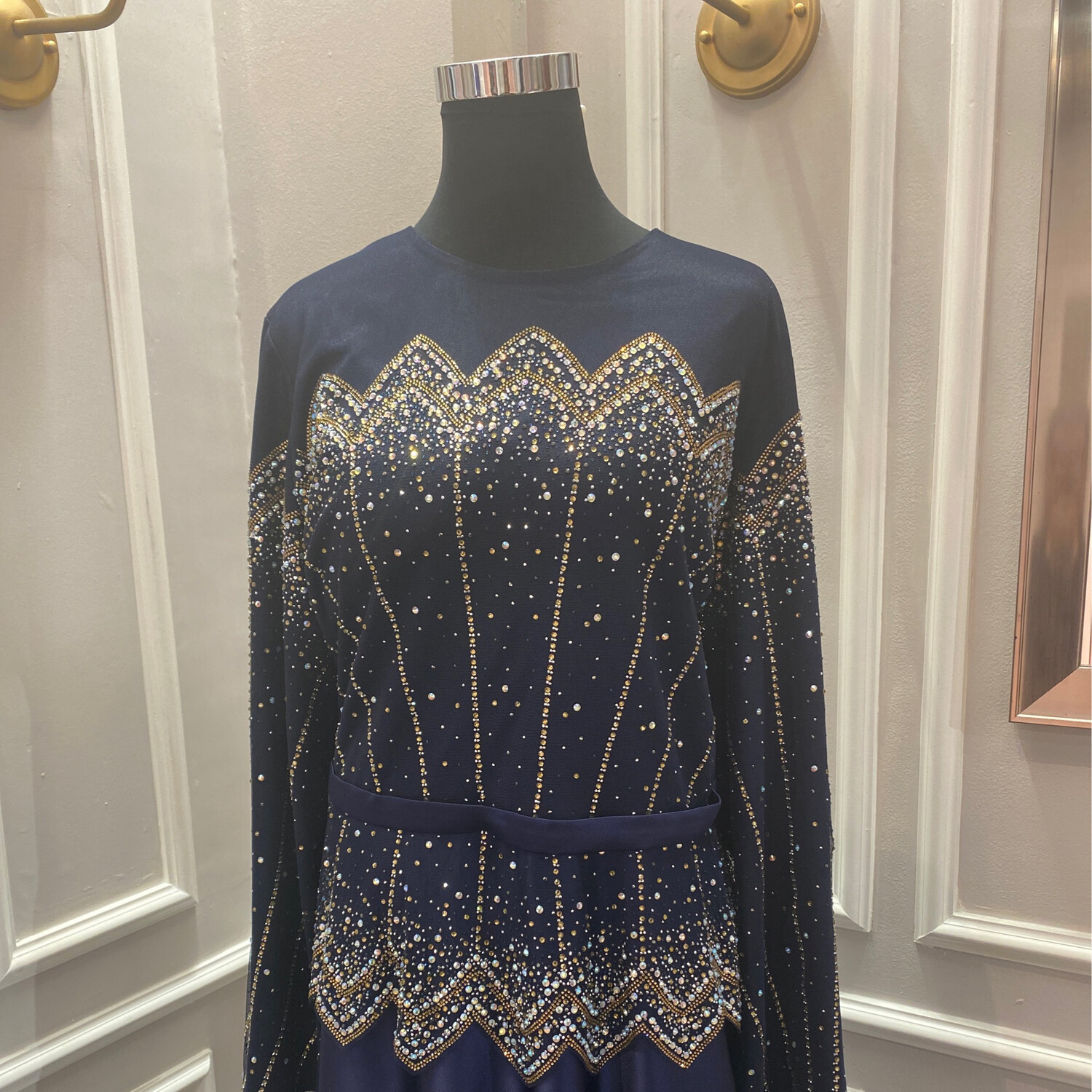 Vestido largo corte recto con mangas, color azul navy. Talla XL y XXL