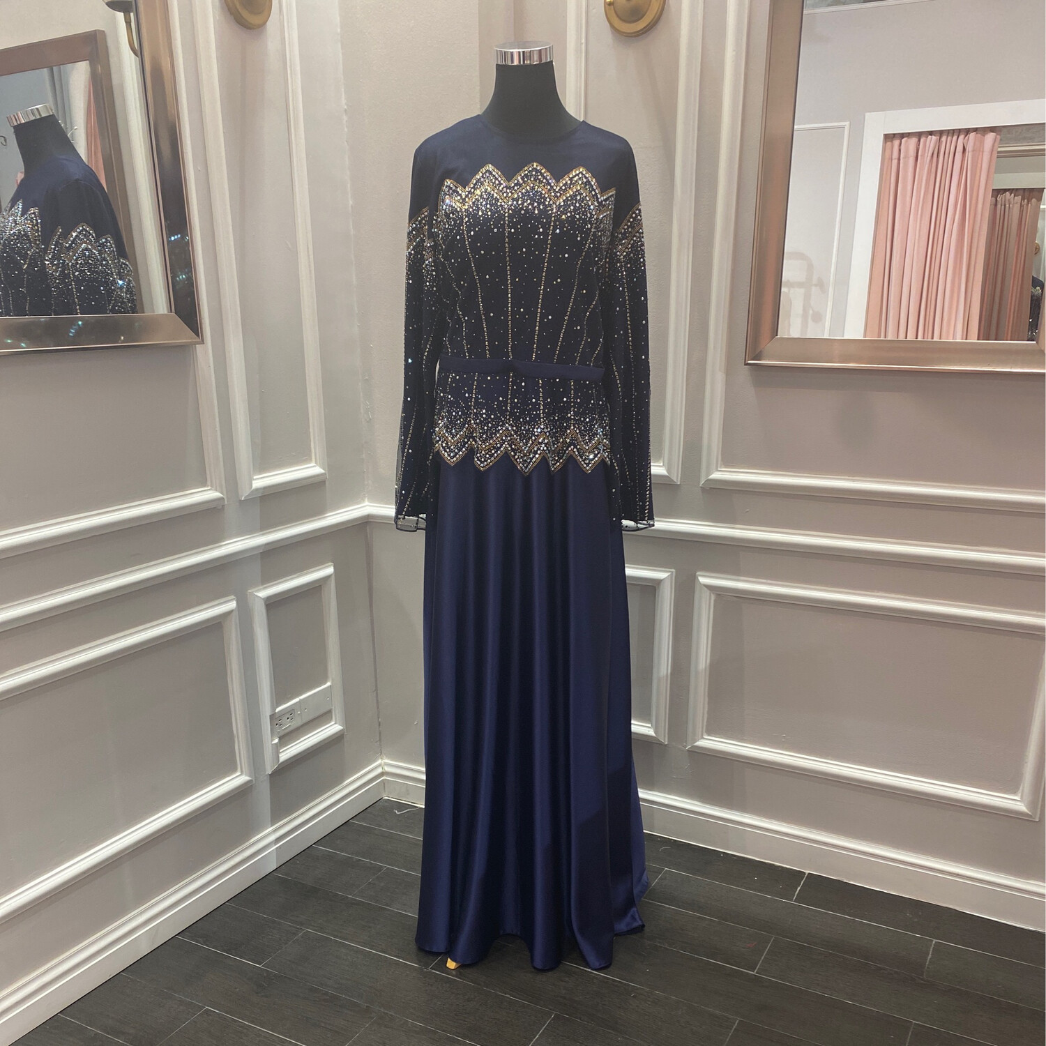 Vestido largo corte recto con mangas, color azul navy. Talla XL y XXL
