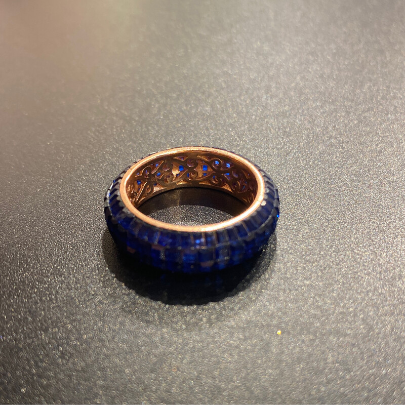 ANILLO DE PEDRERIA AZUL NAVY - FONDO DORADO