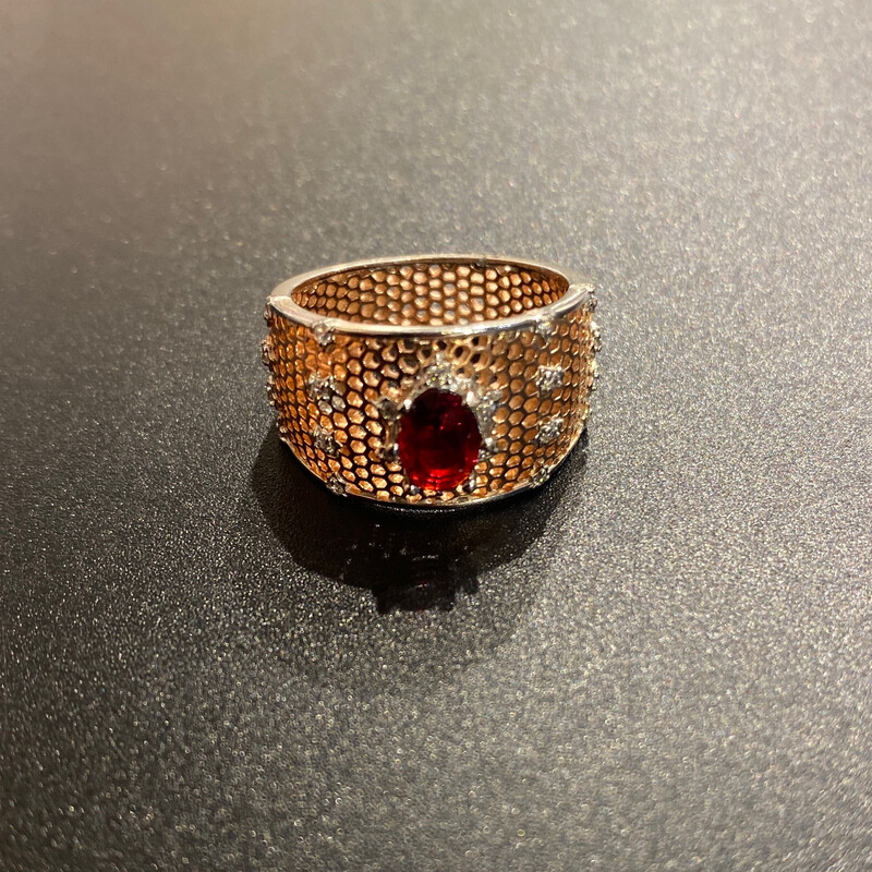 Anillo Dorado ( rose gold ) -  Pedreria roja