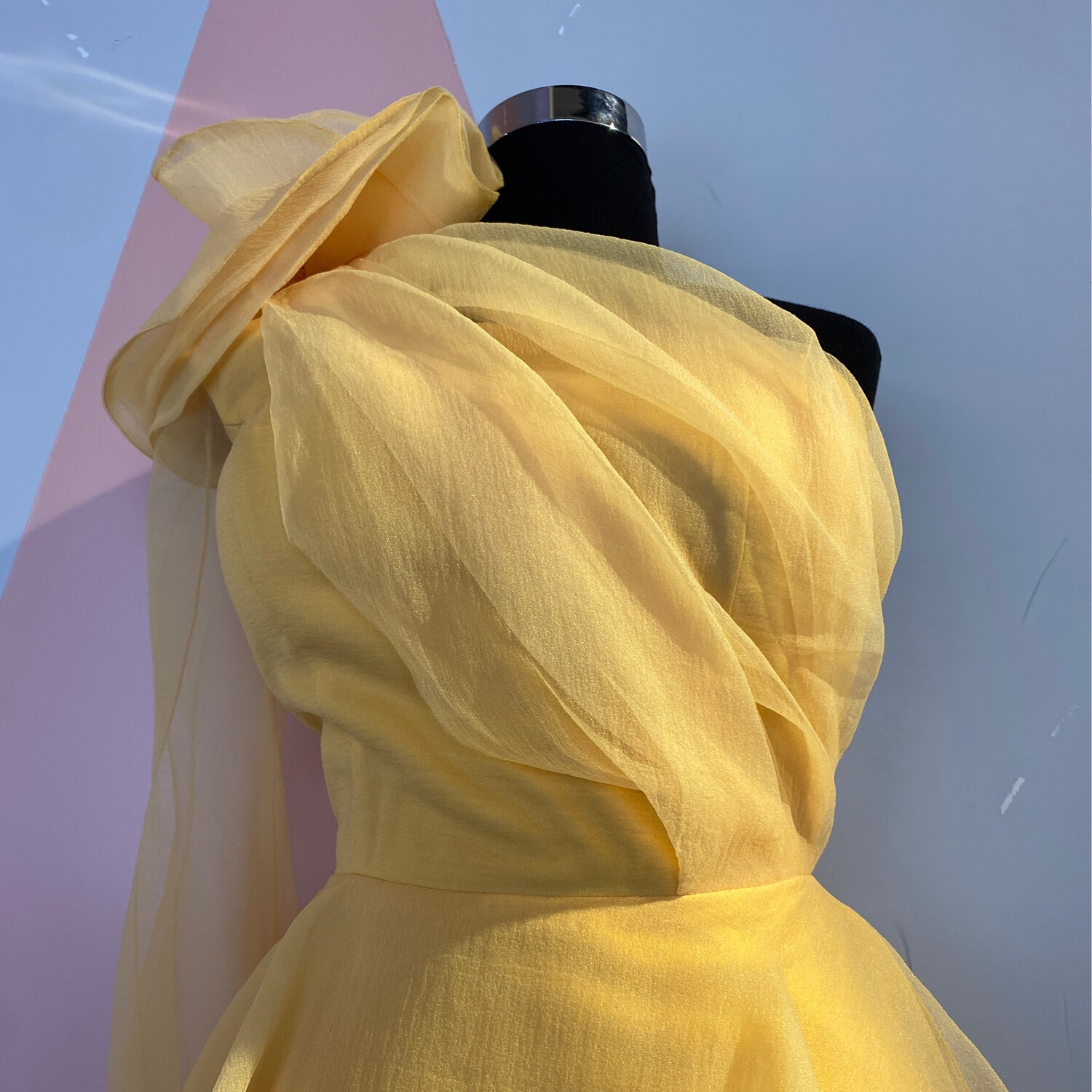 VESTIDO CORTO ONE SHOLDER, AMARILLO TALLA 40