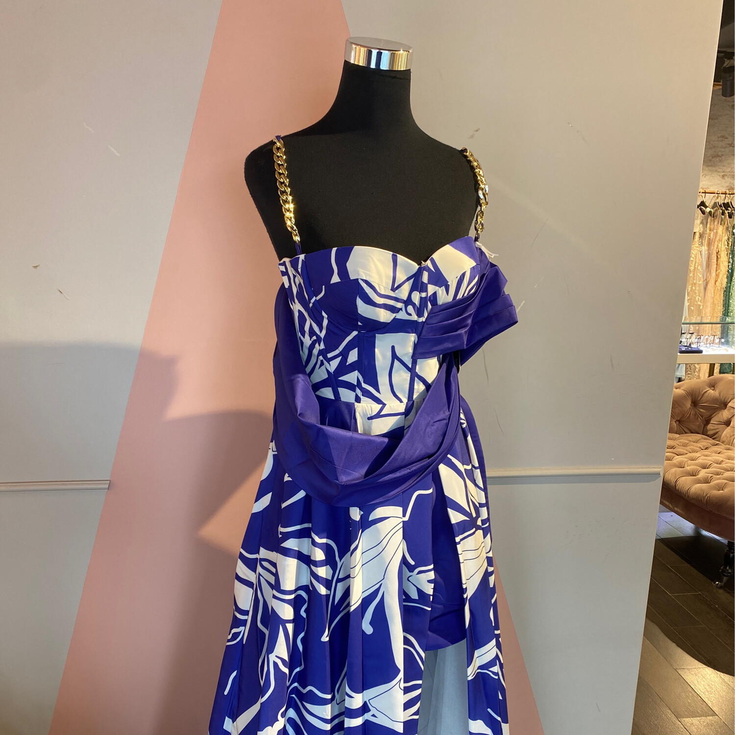 Vestido corto largo color morado con diseño en blanco de diversas tallas