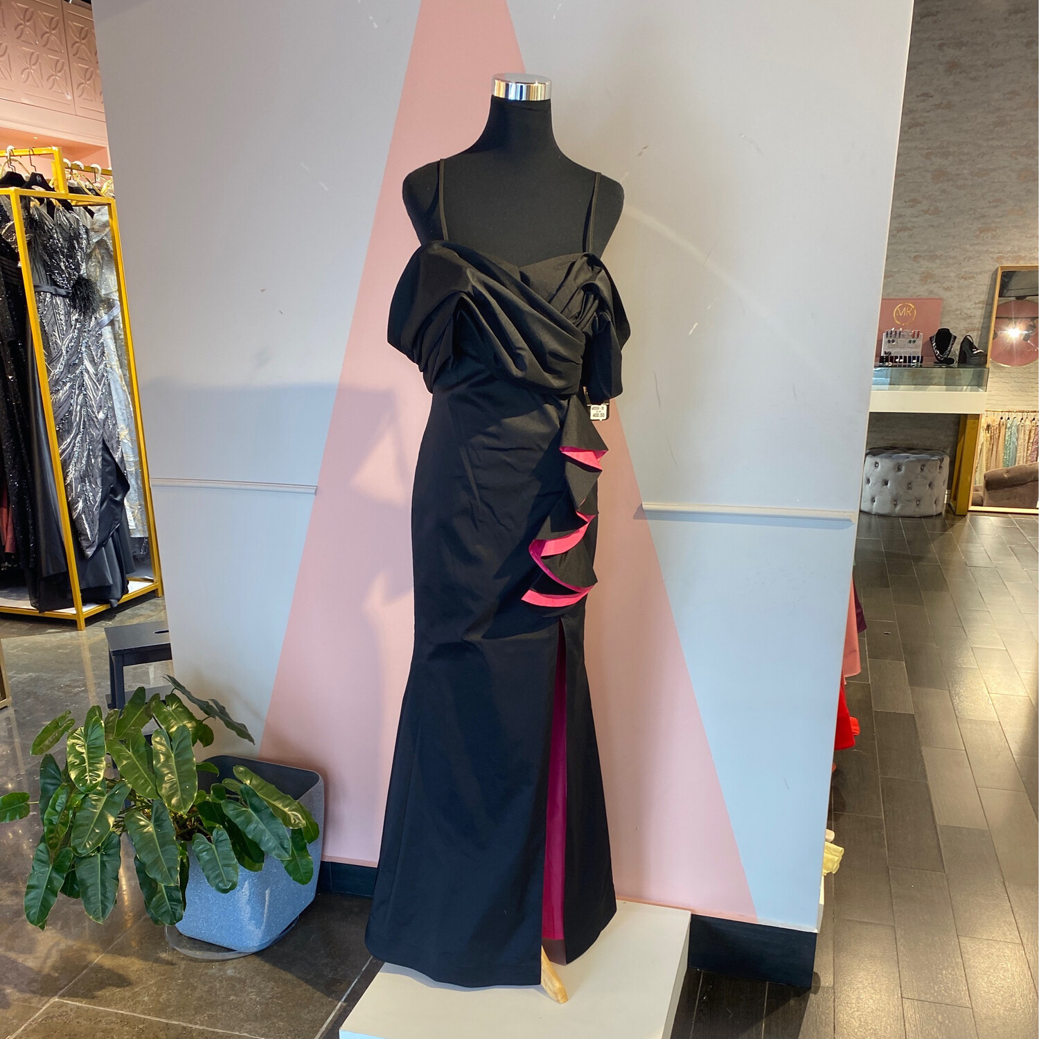 VESTIDO LARGO 	COLOR	NEGRO / ROSADO		DE	DIVERSAS TALLAS
