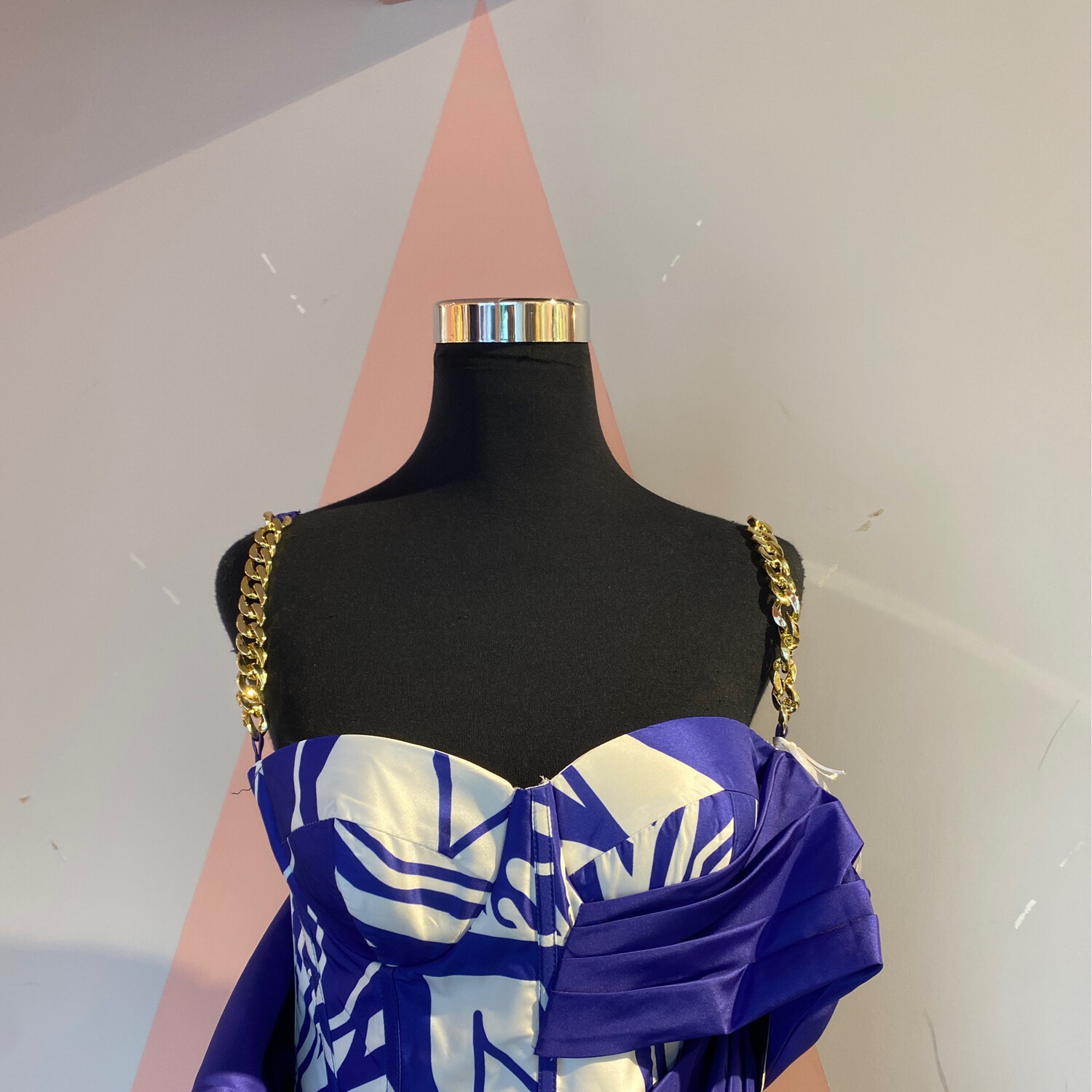 Vestido corto largo color morado con diseño en blanco de diversas tallas