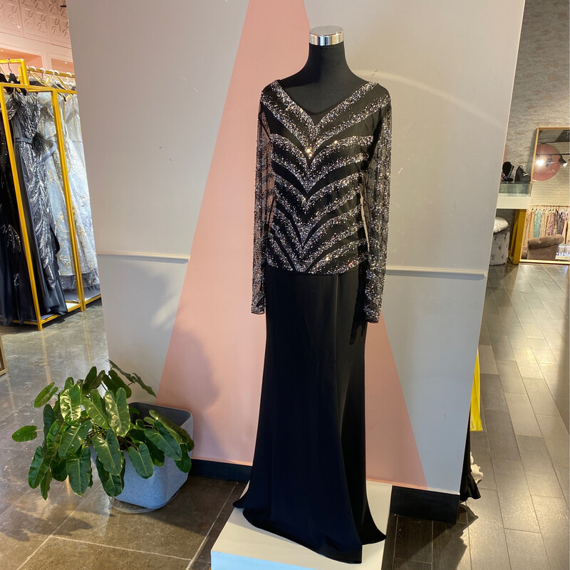 Vestido largo corte recto con mangas, color negro. Talla M y L