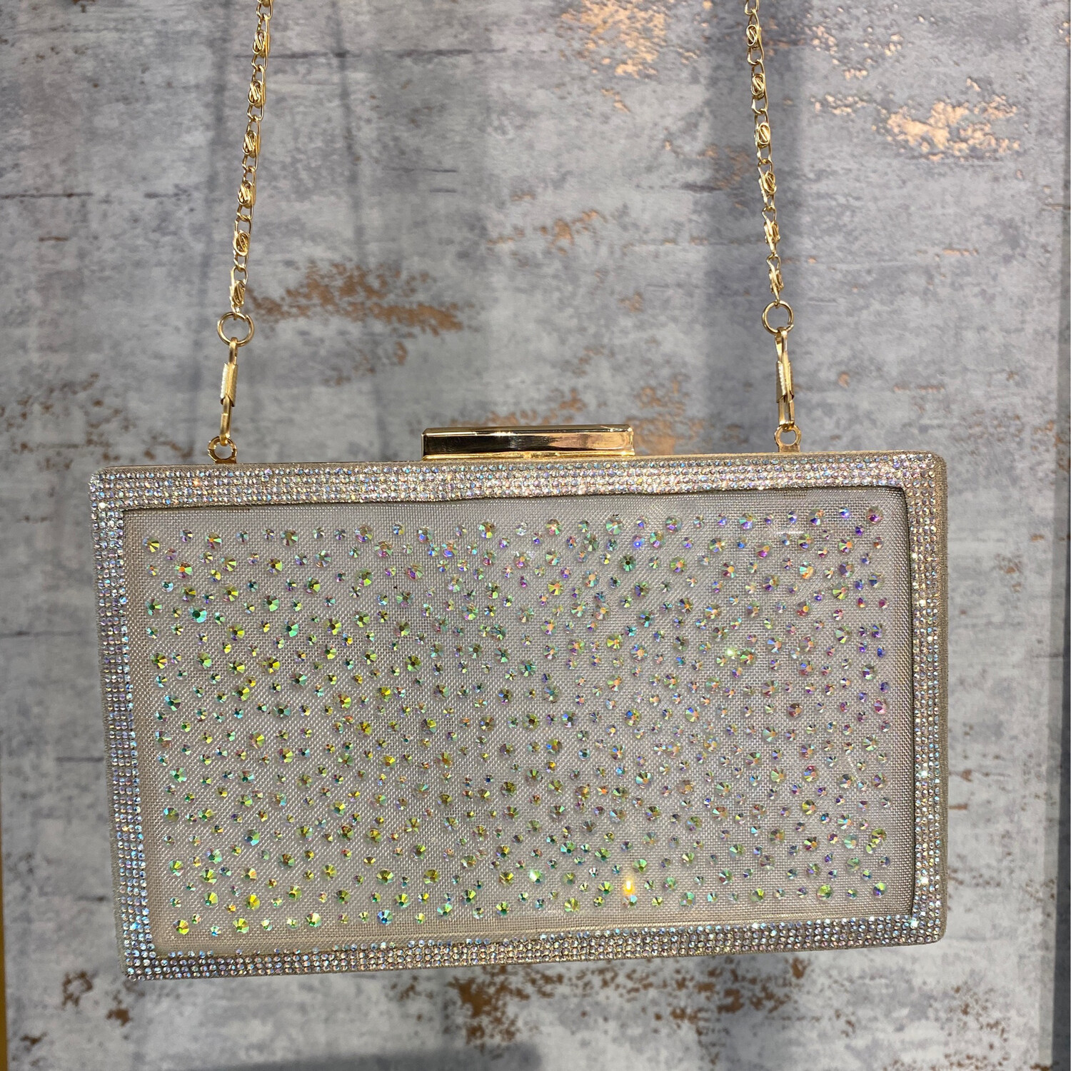 CARTERA DE MANO O CRUZADA - DORADA