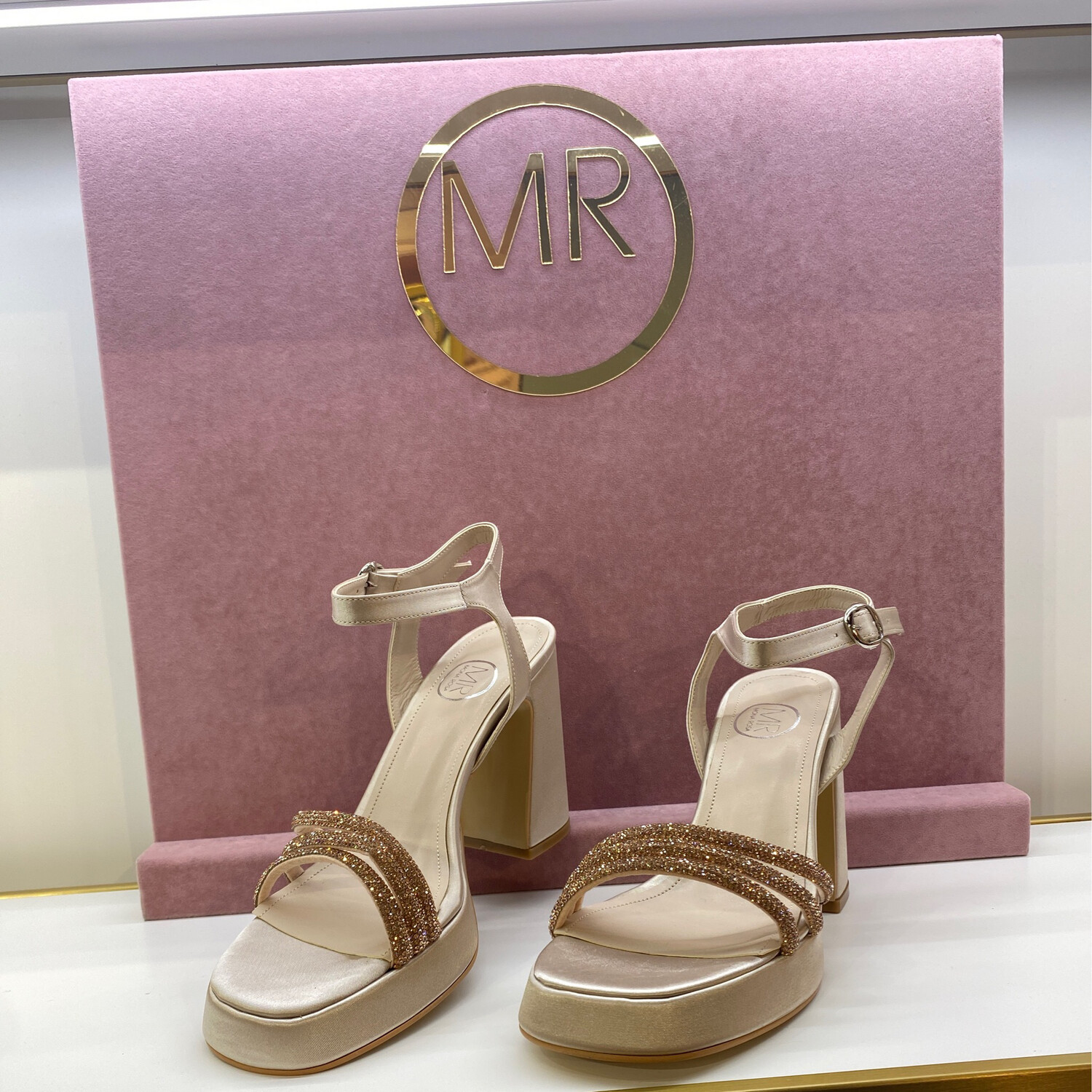 SANDALIA ROSE GOLD- ABIERTA DE 3 LINEAS CON BRILLANTES - TACON DE 10 CM / PLATAFORMA DE CM