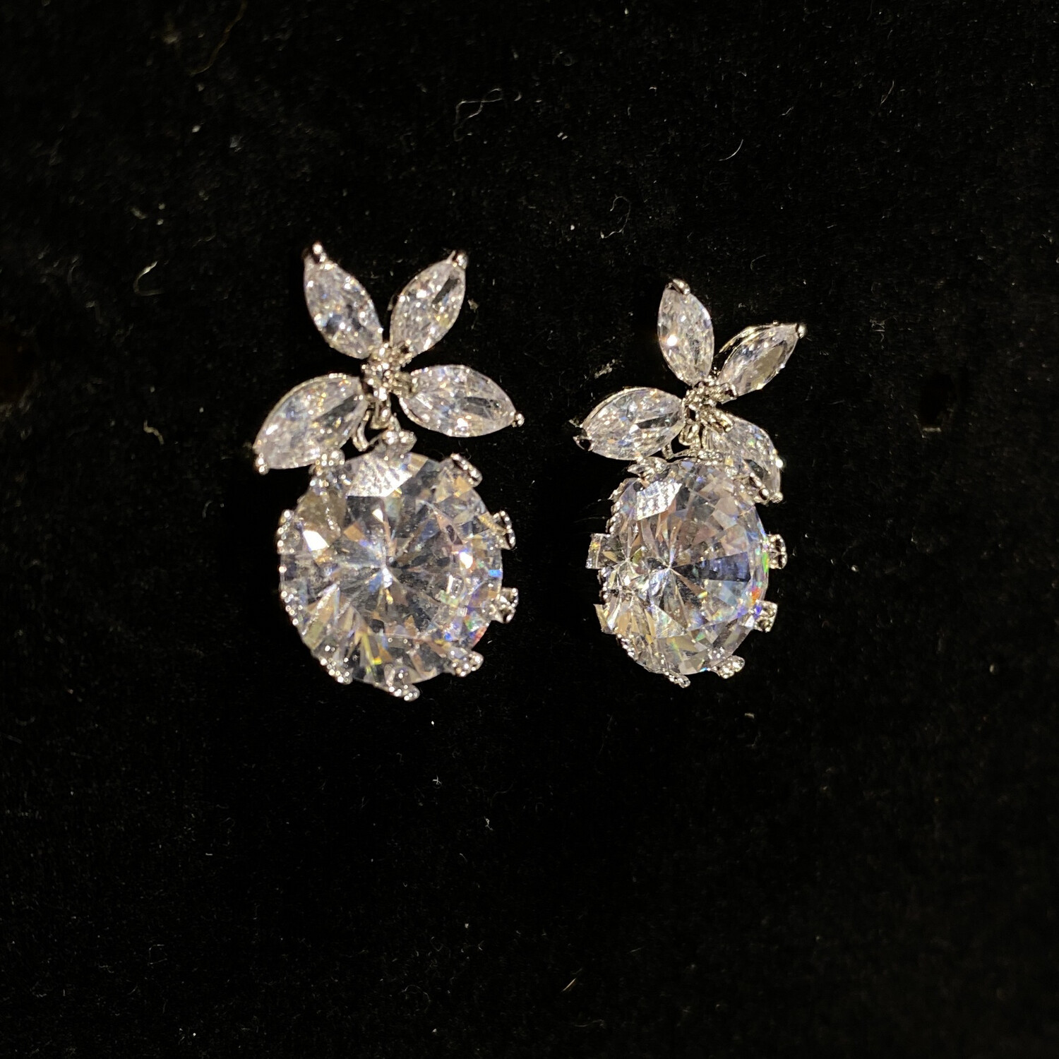 VENDIDO - ARETES PLATEADOS DE FLOR