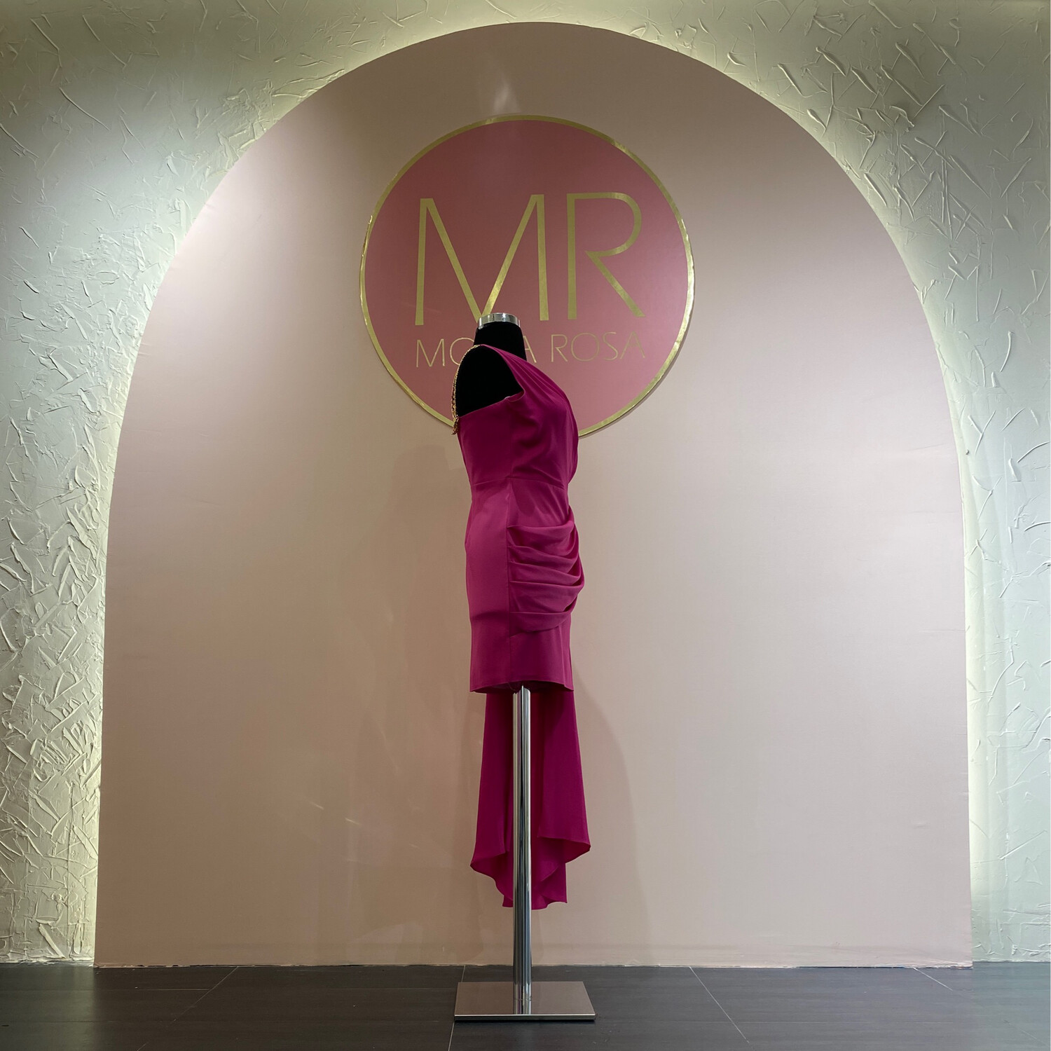 Vestido corto color fucsia de talla 40