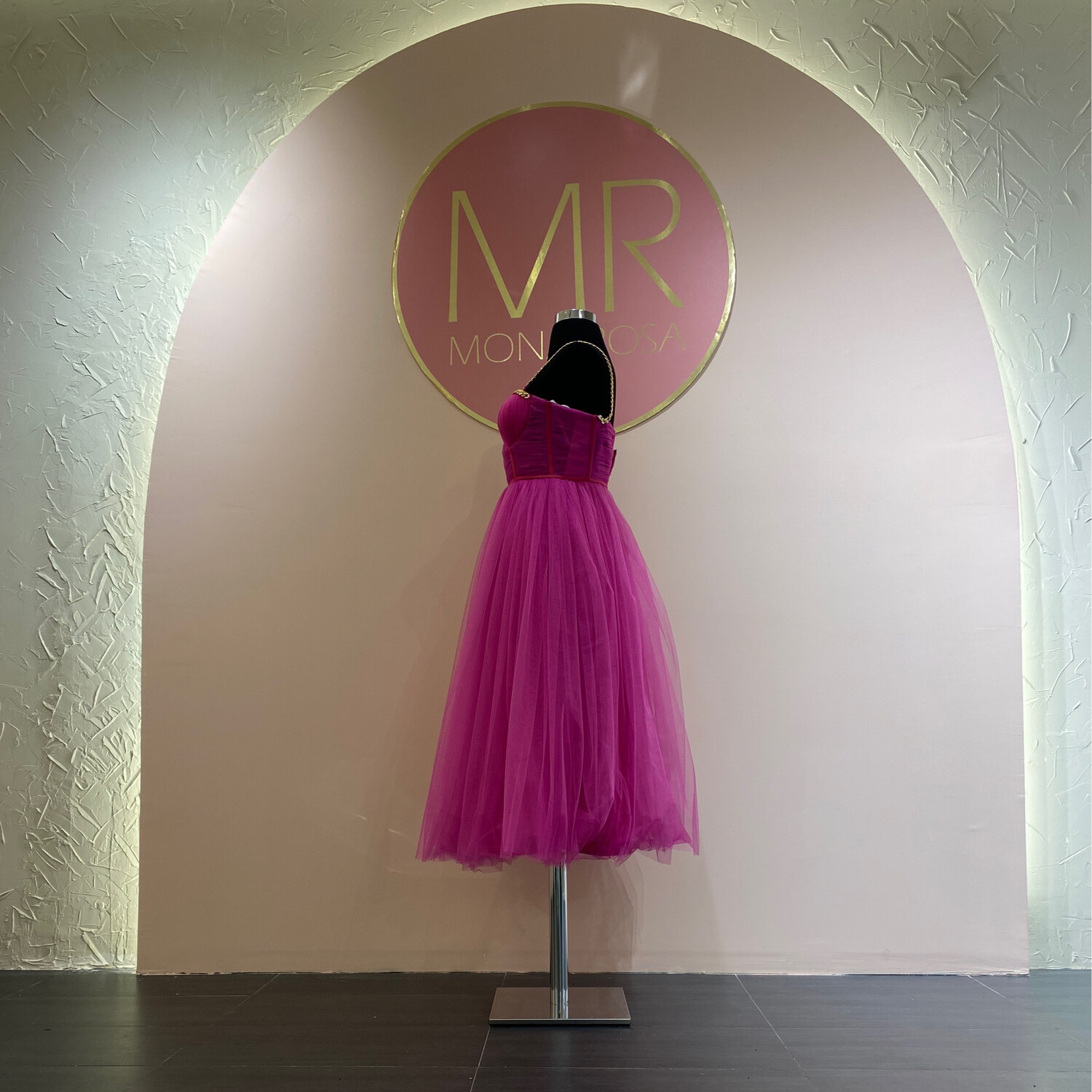 Vestido corto color fucsia de diversas tallas