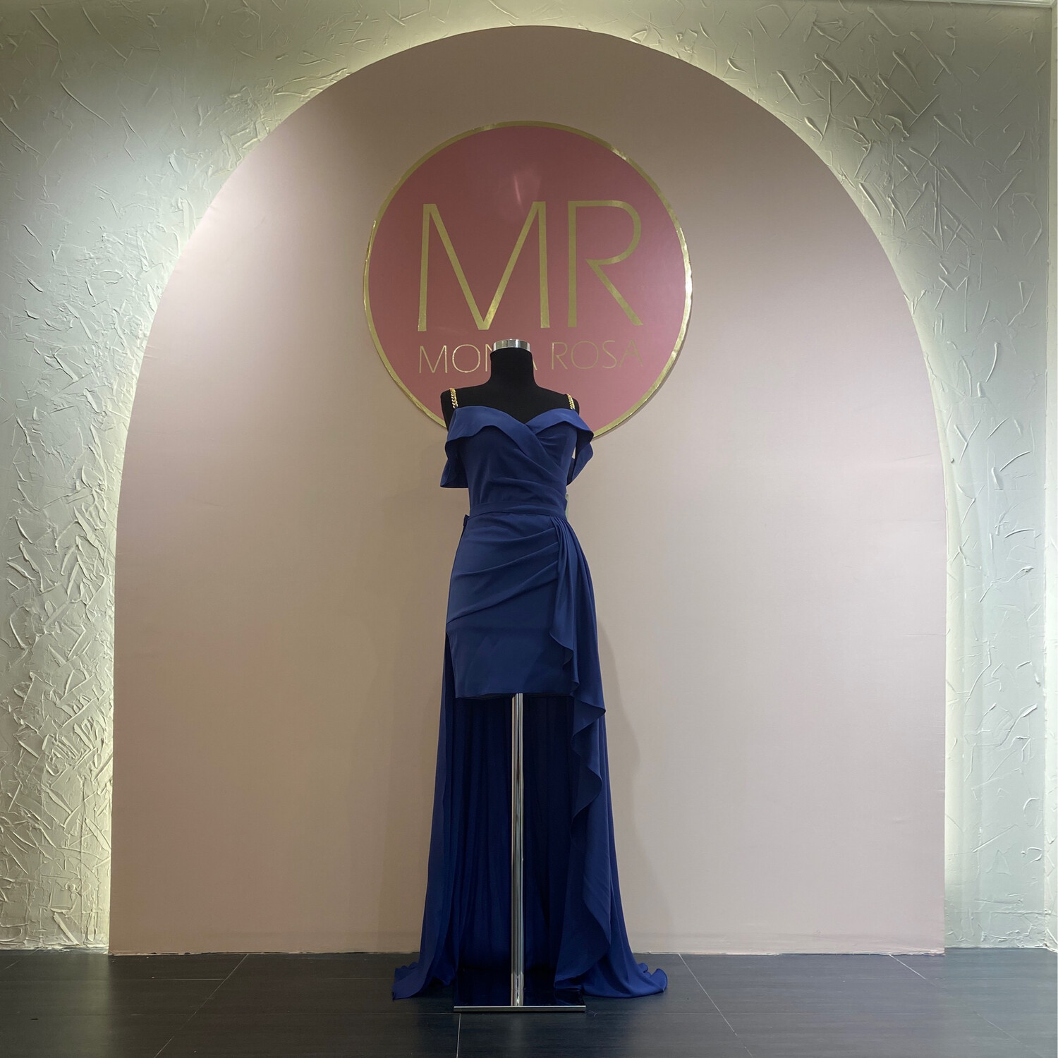 Vestido corto con sobre falda de color azul de diversas tallas Vestido corto con sobre falda de color azul de diversas tallas