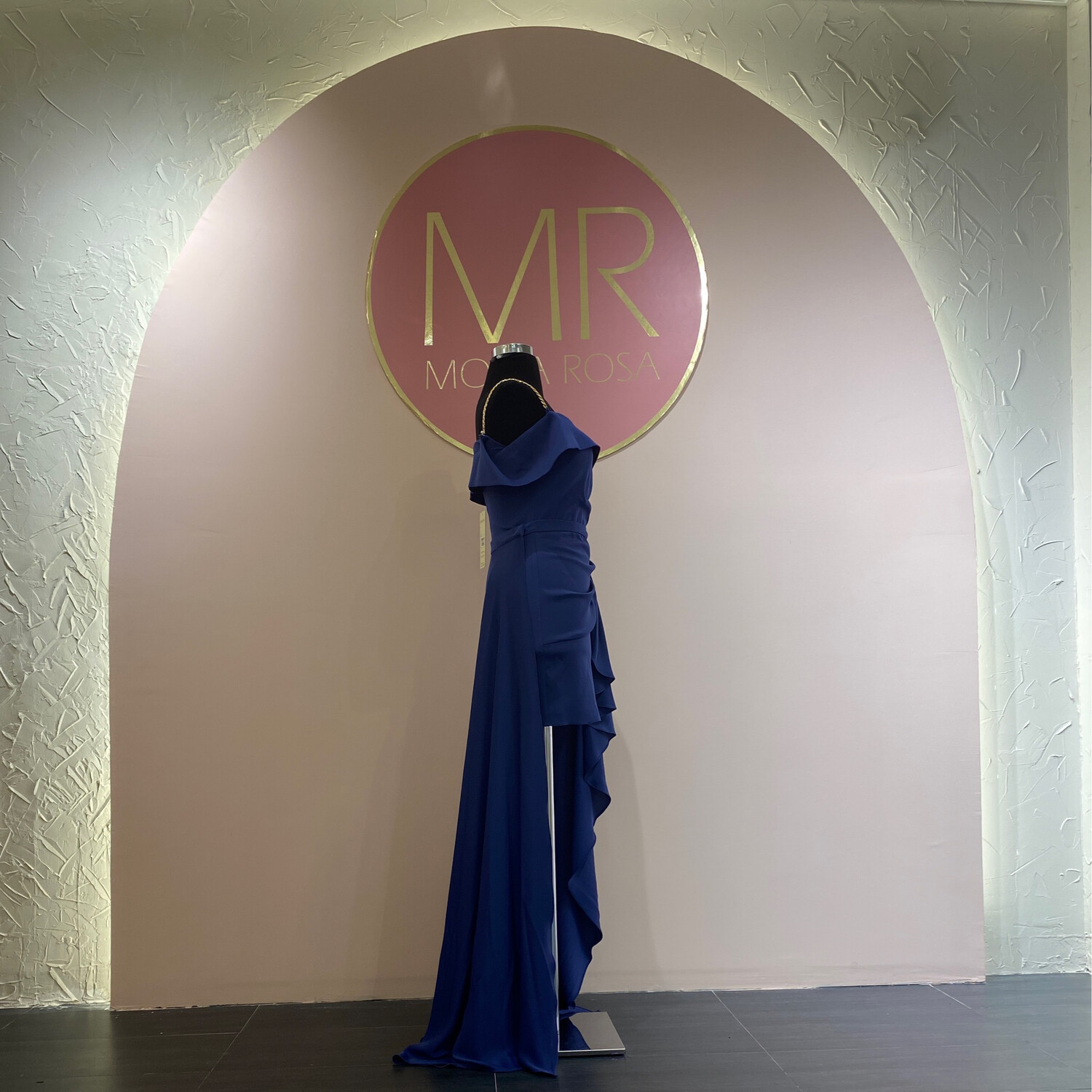 Vestido corto con sobre falda de color azul de diversas tallas Vestido corto con sobre falda de color azul de diversas tallas